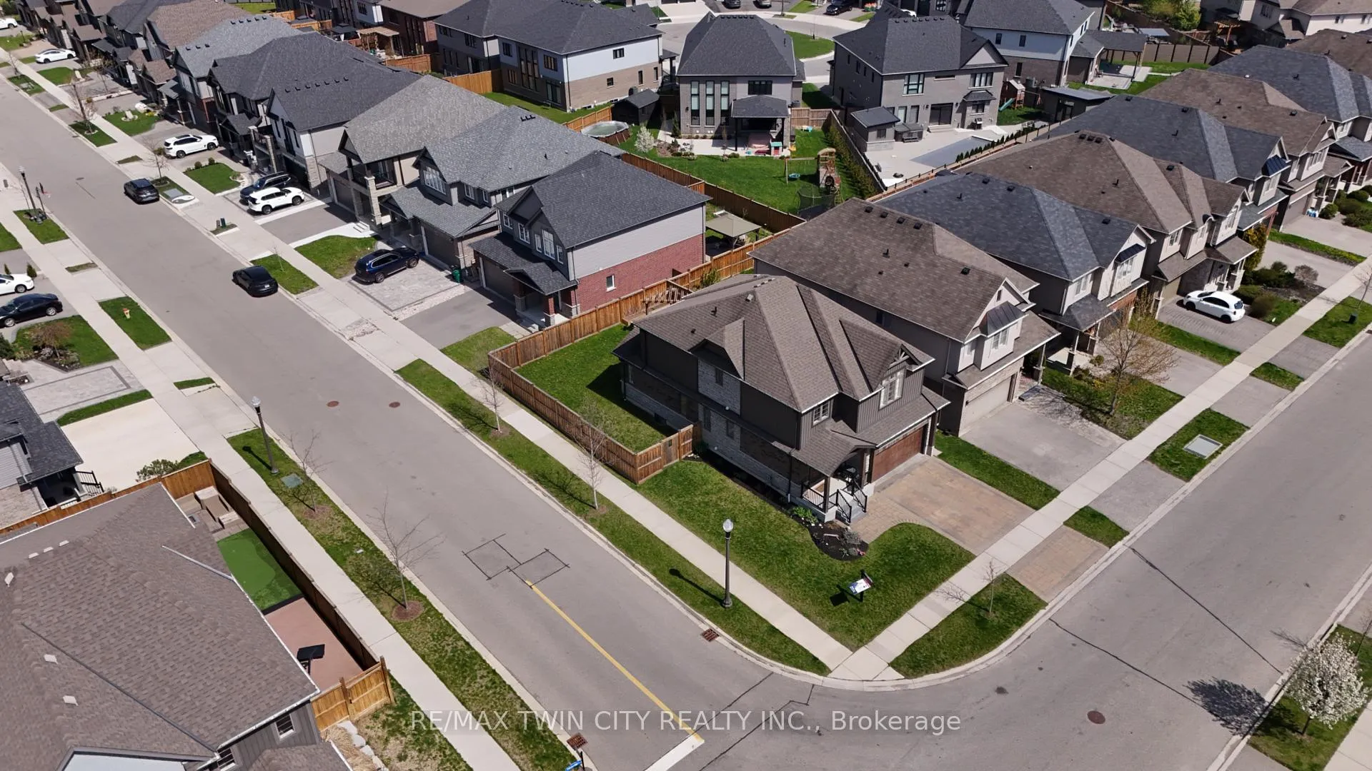 Photo 1 of 255 Falconridge Drive, Kitchener — HOMEH