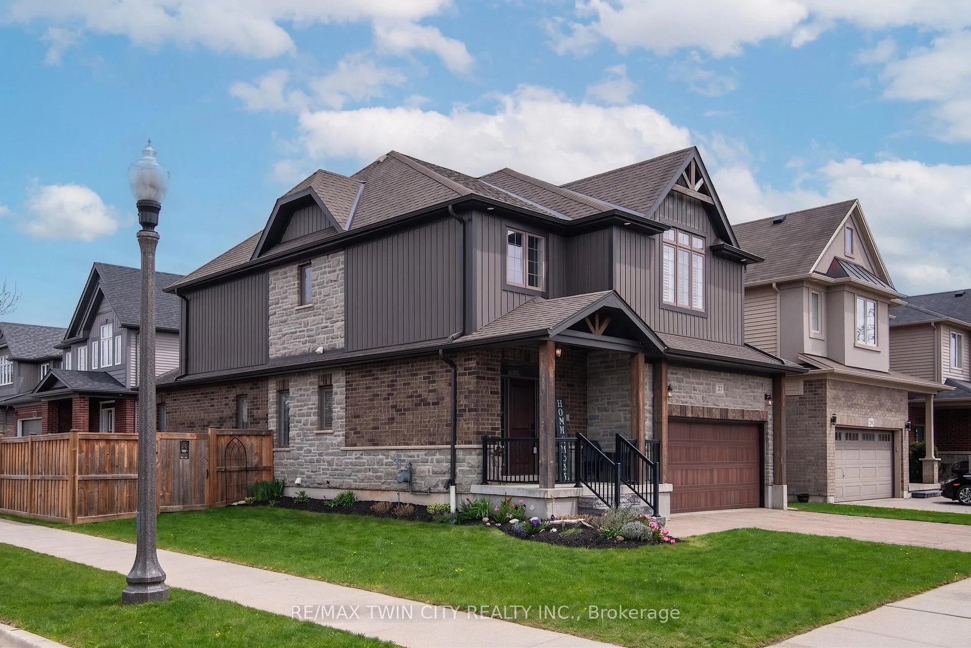 Photo 2 of 255 Falconridge Drive, Kitchener — HOMEH