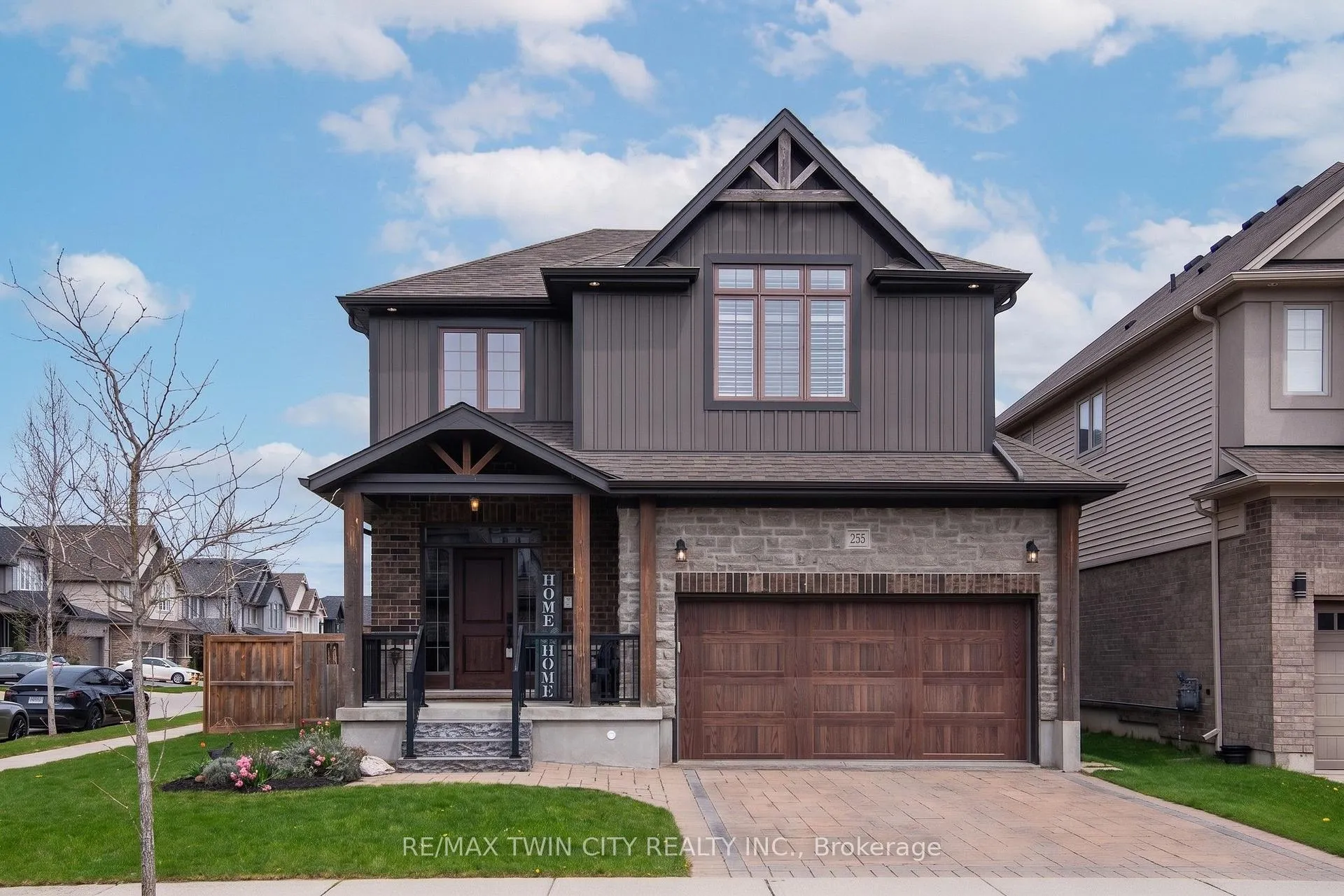 Photo 3 of 255 Falconridge Drive, Kitchener — HOMEH