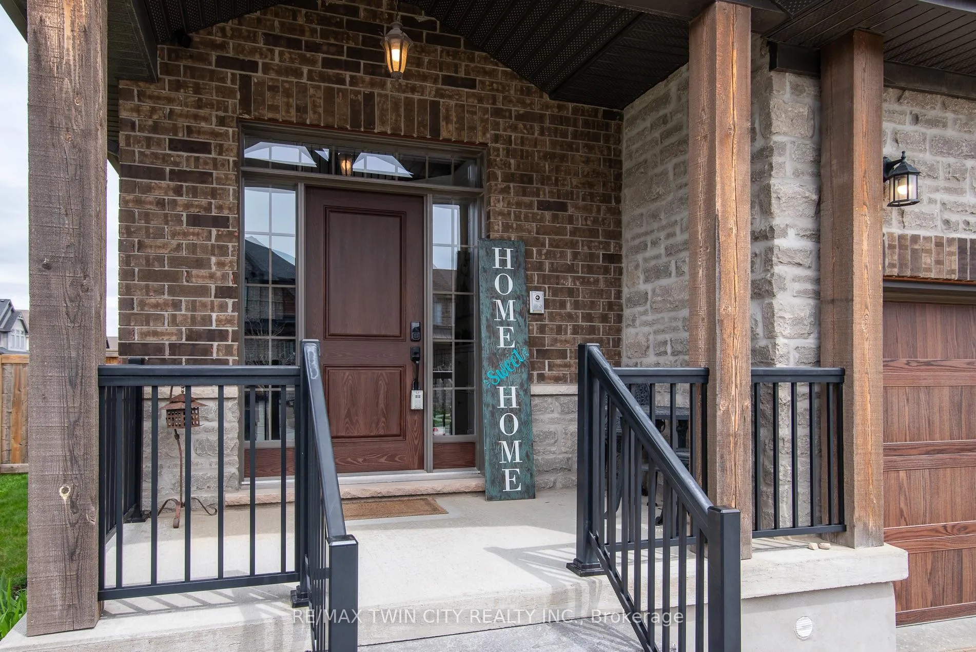 Photo 4 of 255 Falconridge Drive, Kitchener — HOMEH