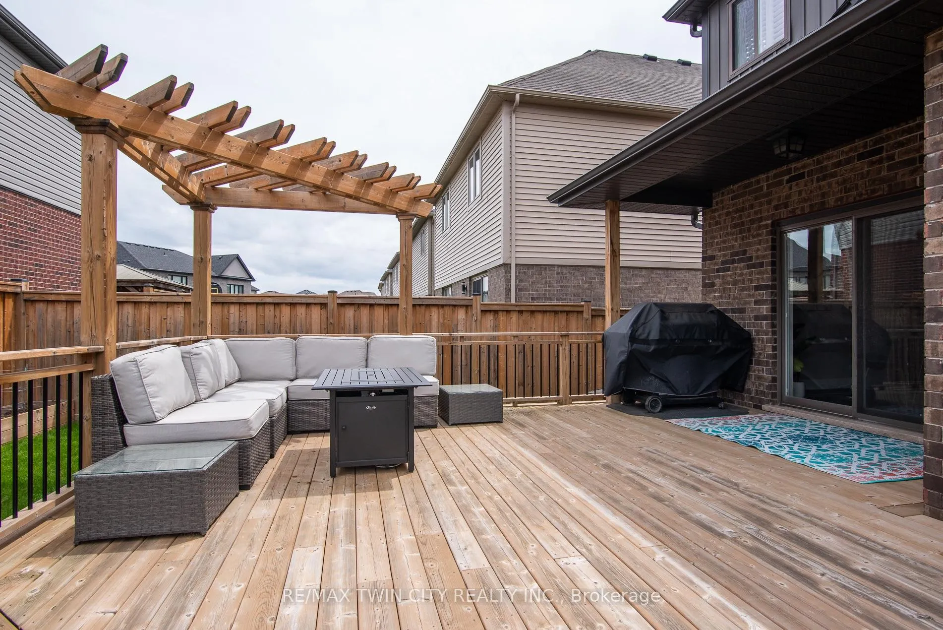 Photo 5 of 255 Falconridge Drive, Kitchener — HOMEH