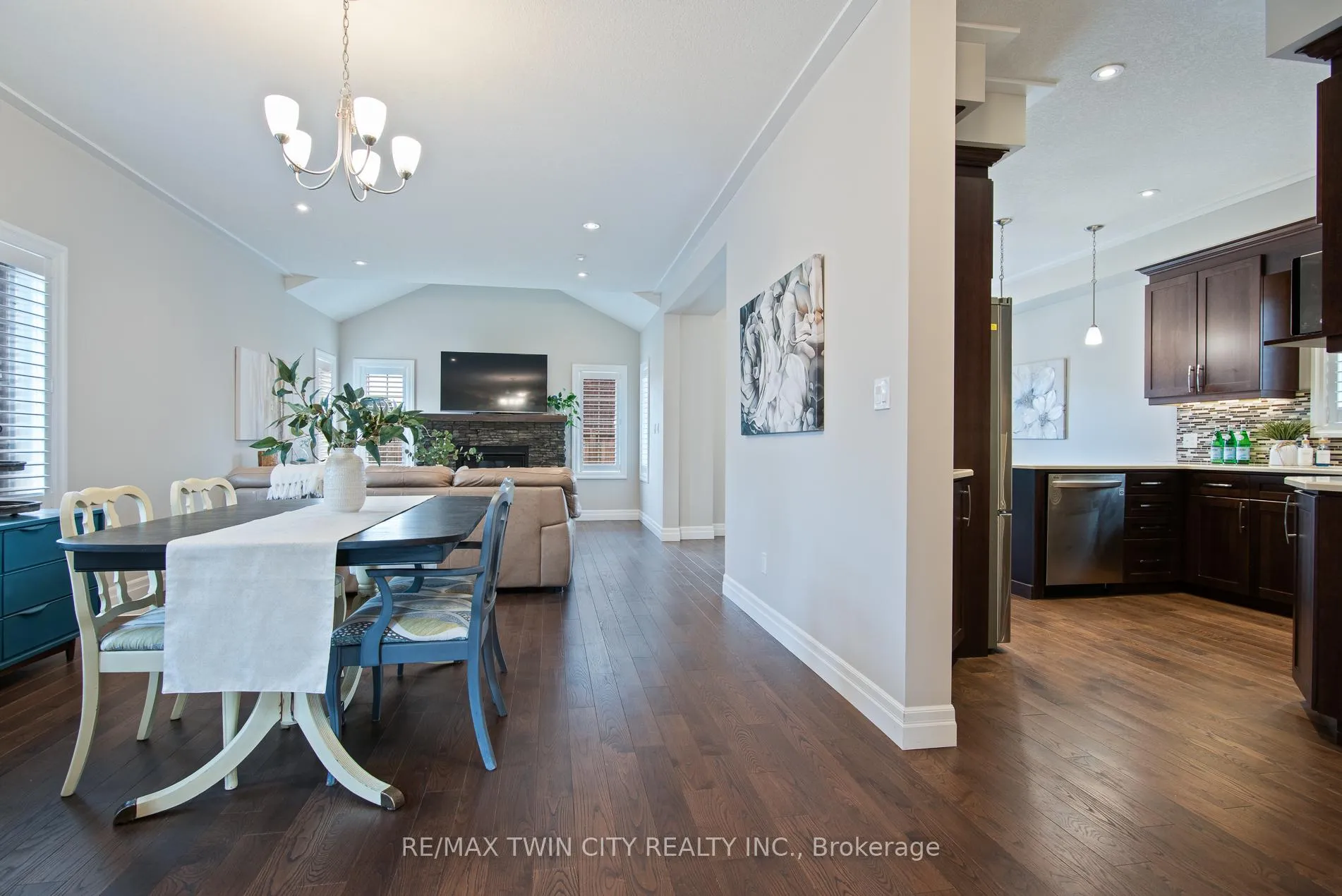 Photo 8 of 255 Falconridge Drive, Kitchener — HOMEH