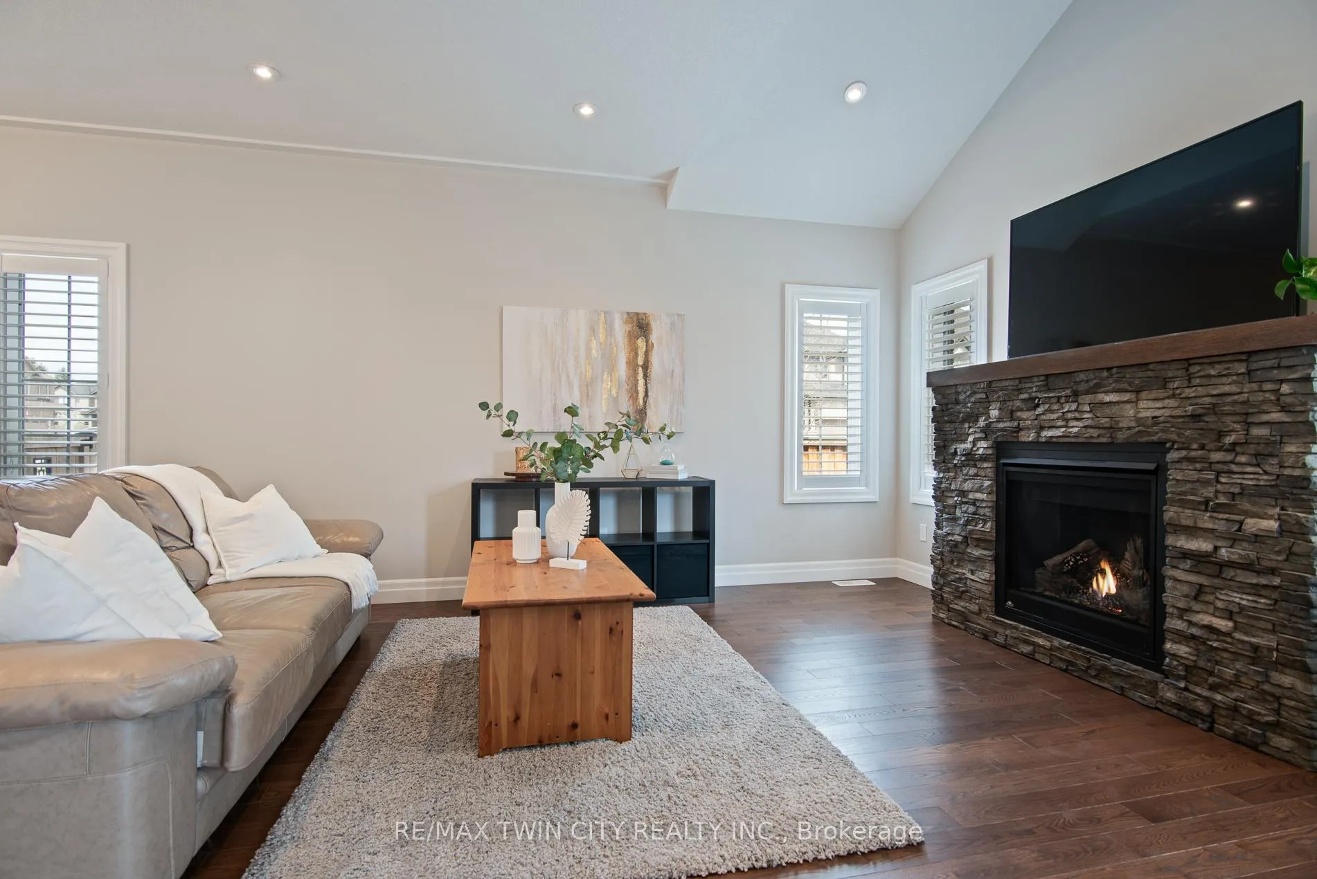 Photo 12 of 255 Falconridge Drive, Kitchener — HOMEH