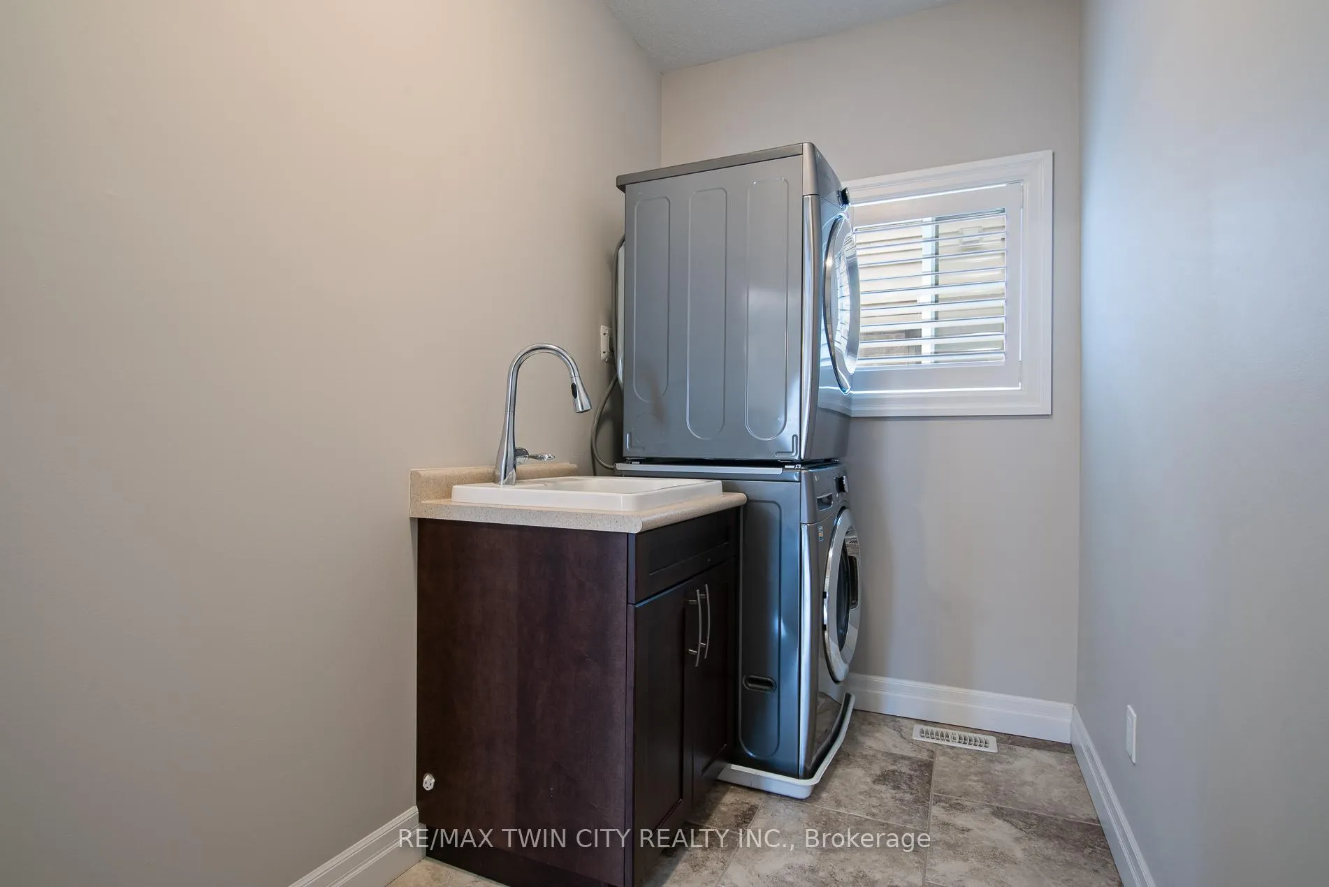 Photo 27 of 255 Falconridge Drive, Kitchener — HOMEH