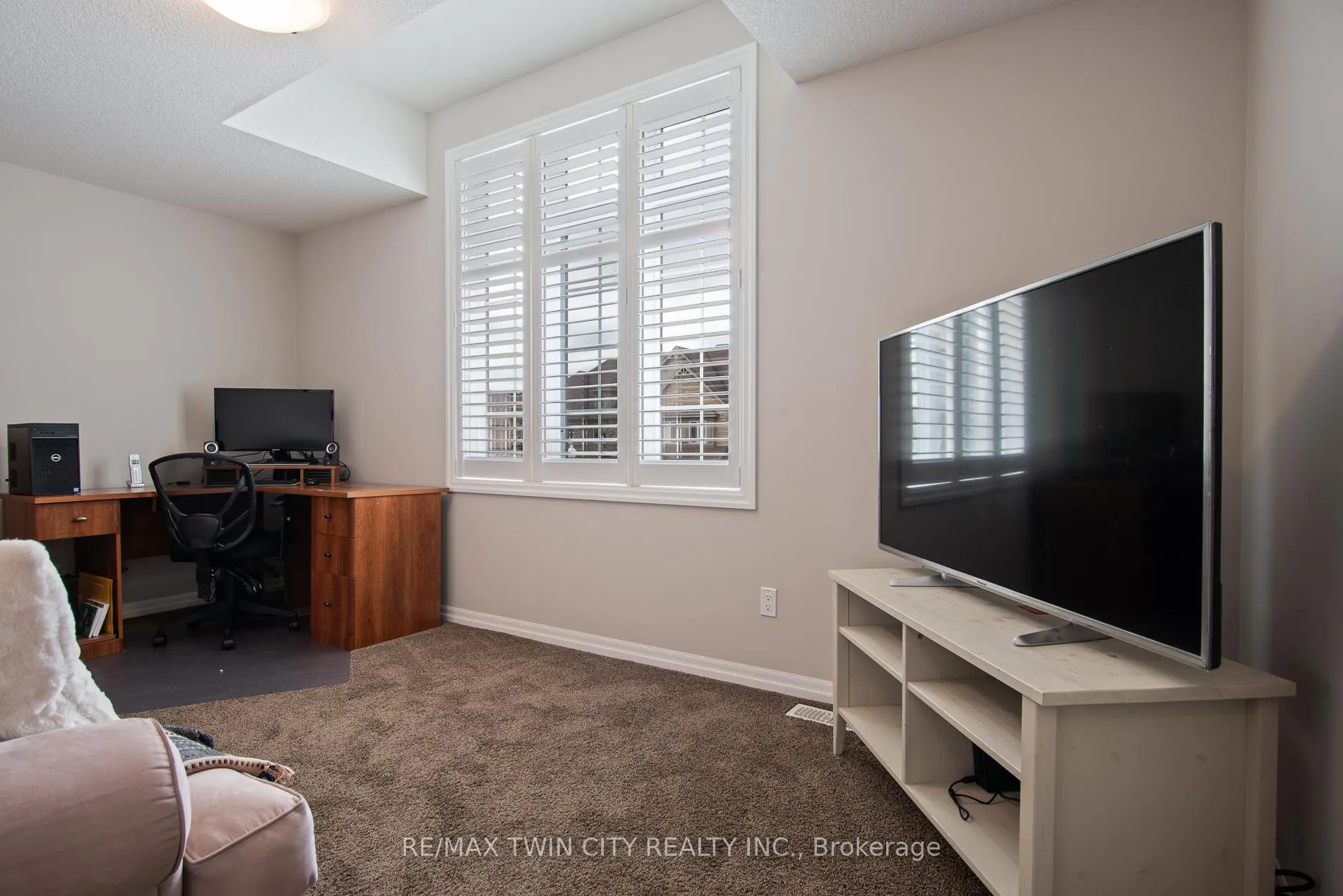Photo 30 of 255 Falconridge Drive, Kitchener — HOMEH
