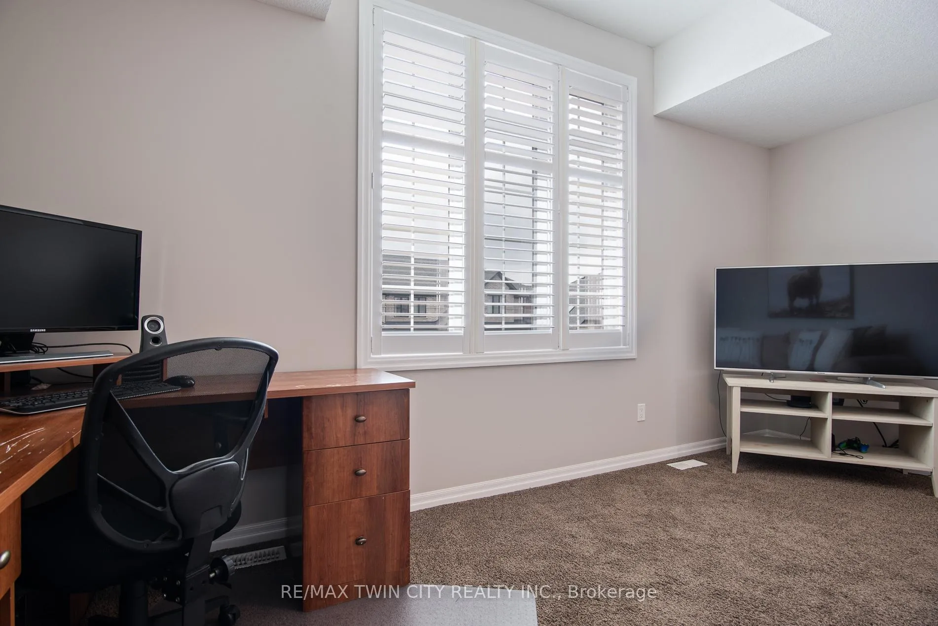 Photo 32 of 255 Falconridge Drive, Kitchener — HOMEH