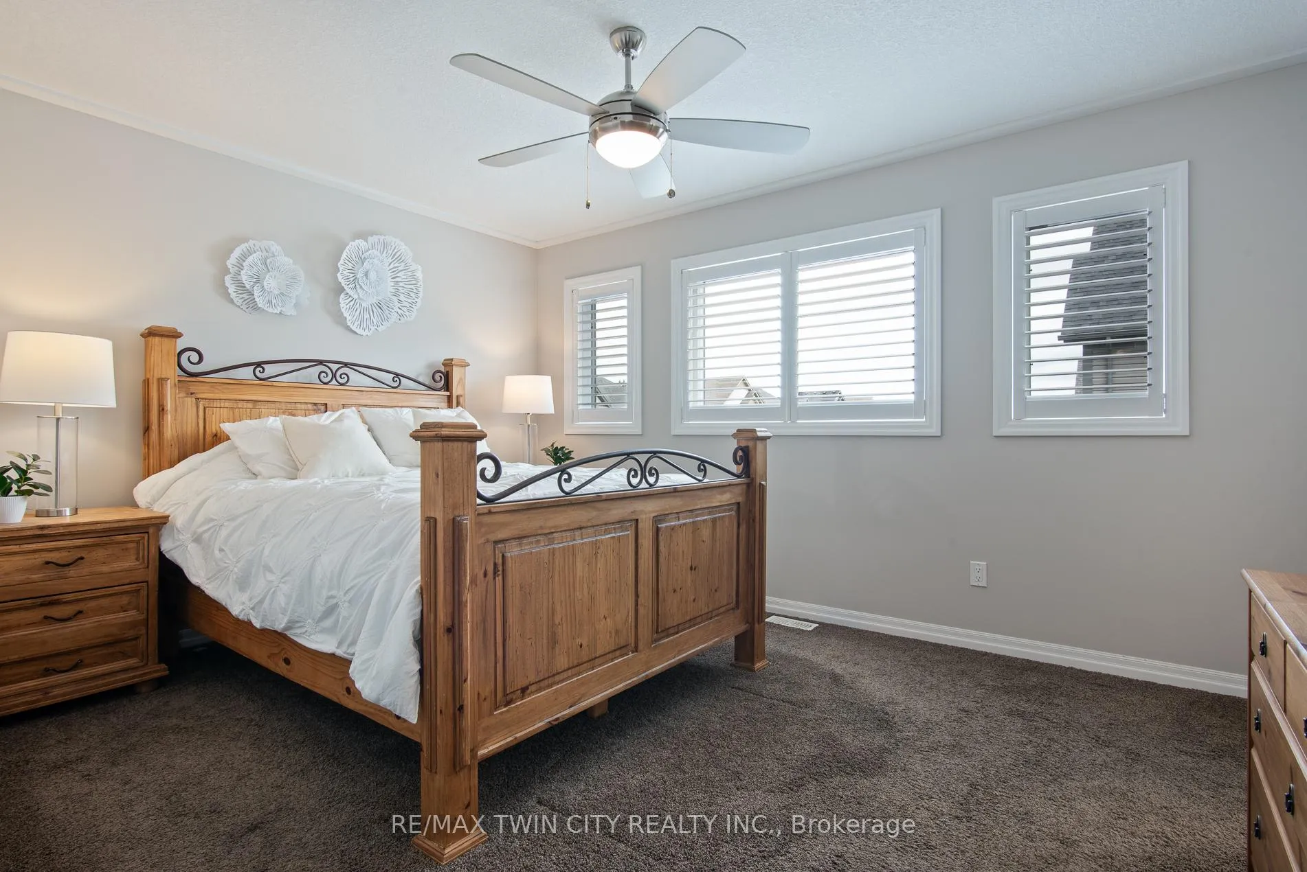 Photo 33 of 255 Falconridge Drive, Kitchener — HOMEH