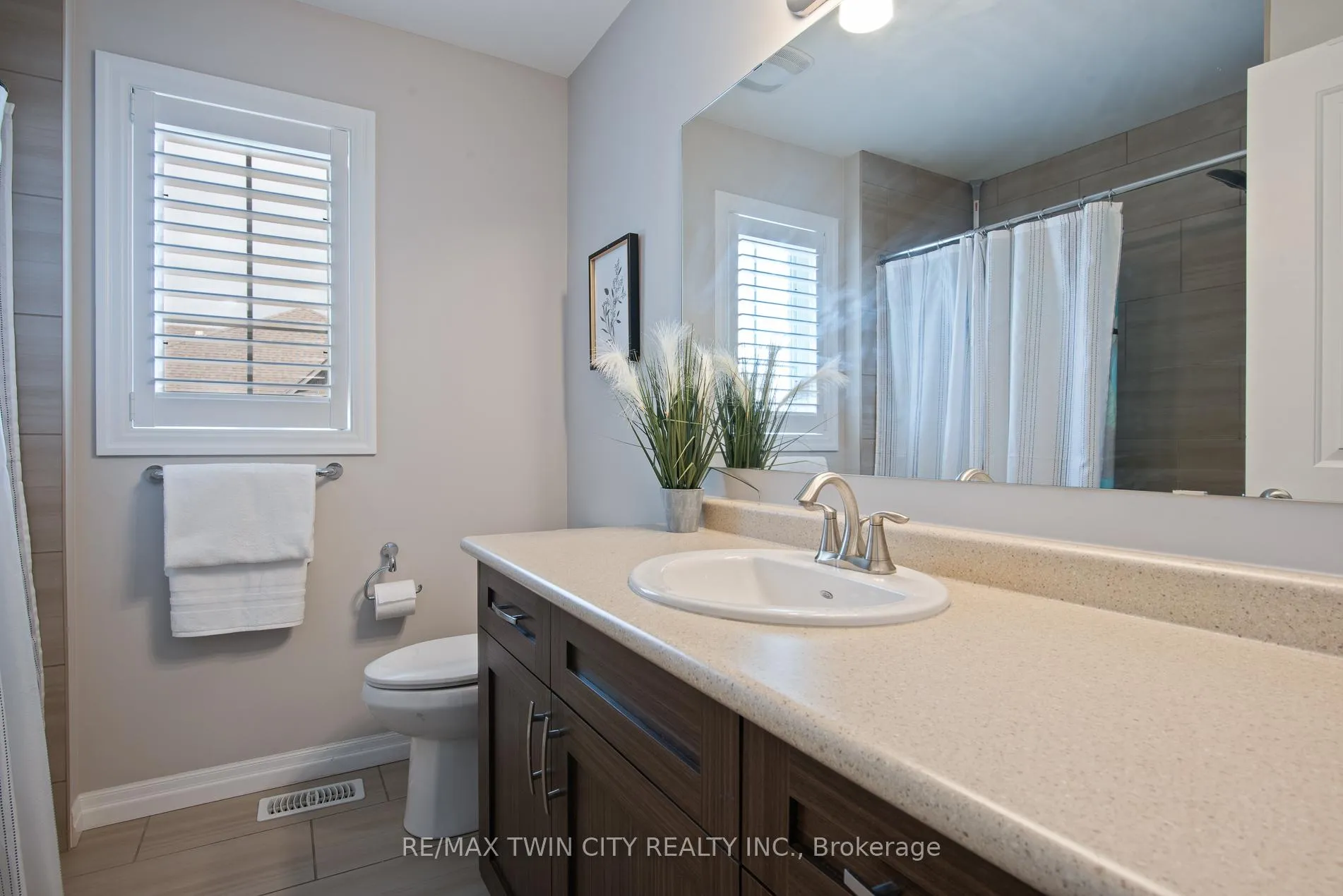 Photo 40 of 255 Falconridge Drive, Kitchener — HOMEH