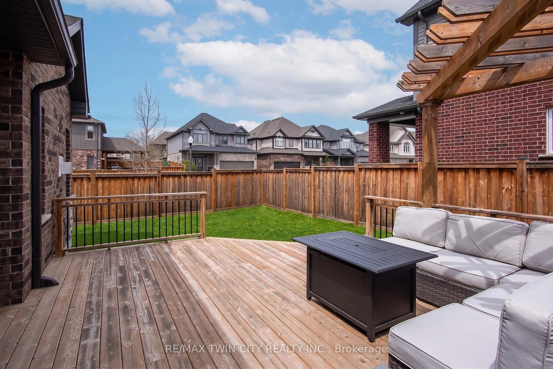 Photo 43 of 255 Falconridge Drive, Kitchener — HOMEH