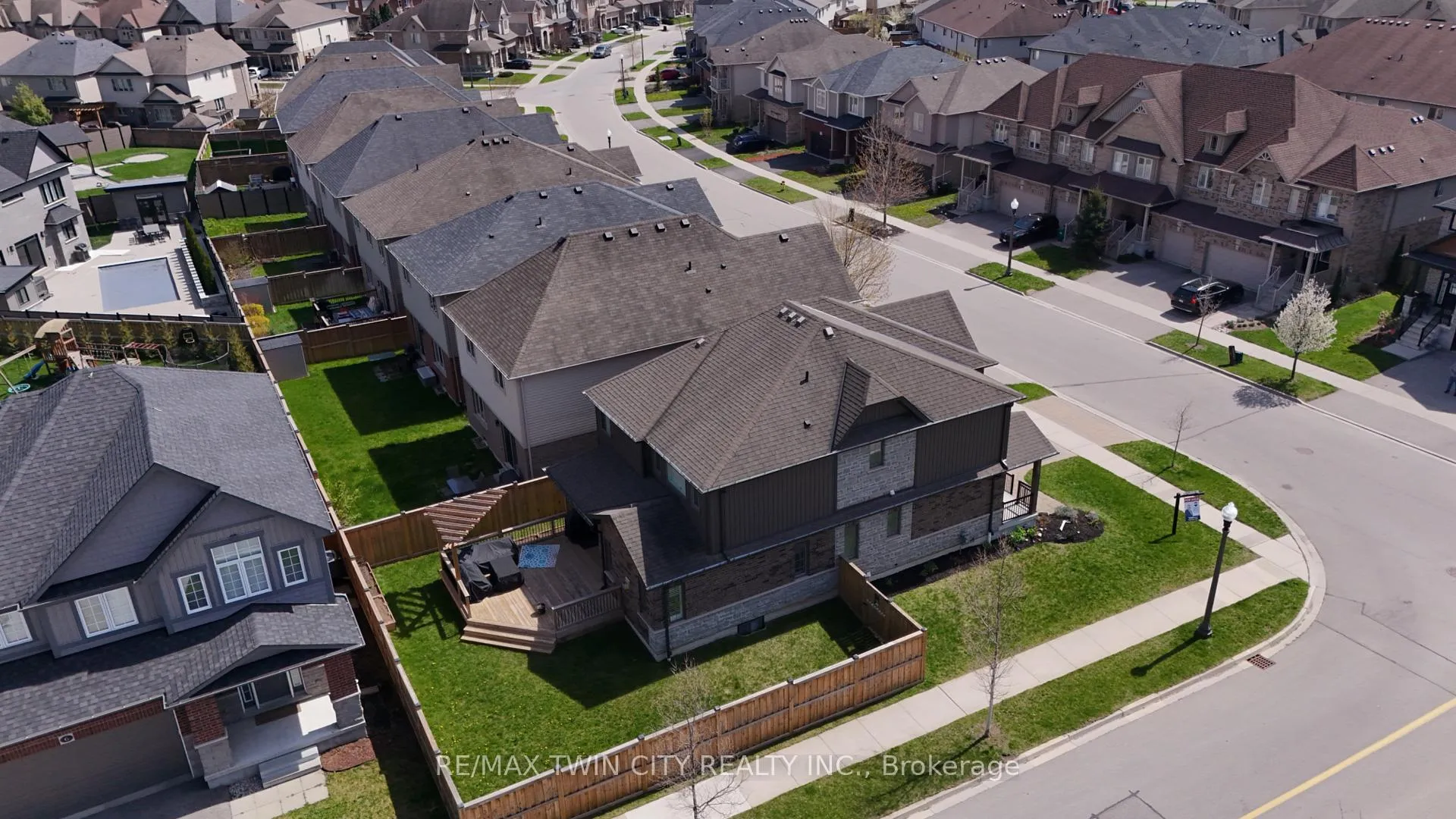 Photo 45 of 255 Falconridge Drive, Kitchener — HOMEH
