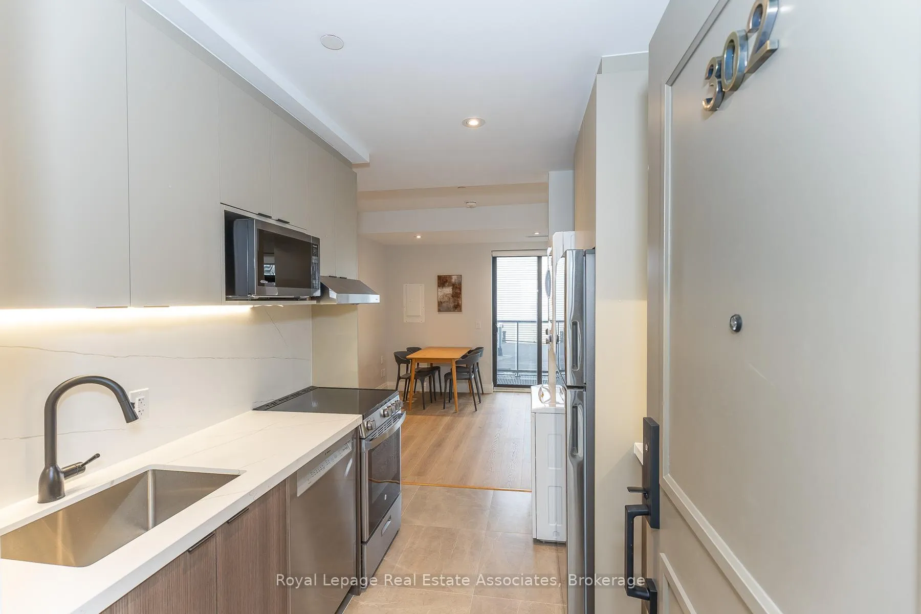 Photo 4 of Unit 302, 1000 Bathurst Street, Toronto, The Annex — HOMEH