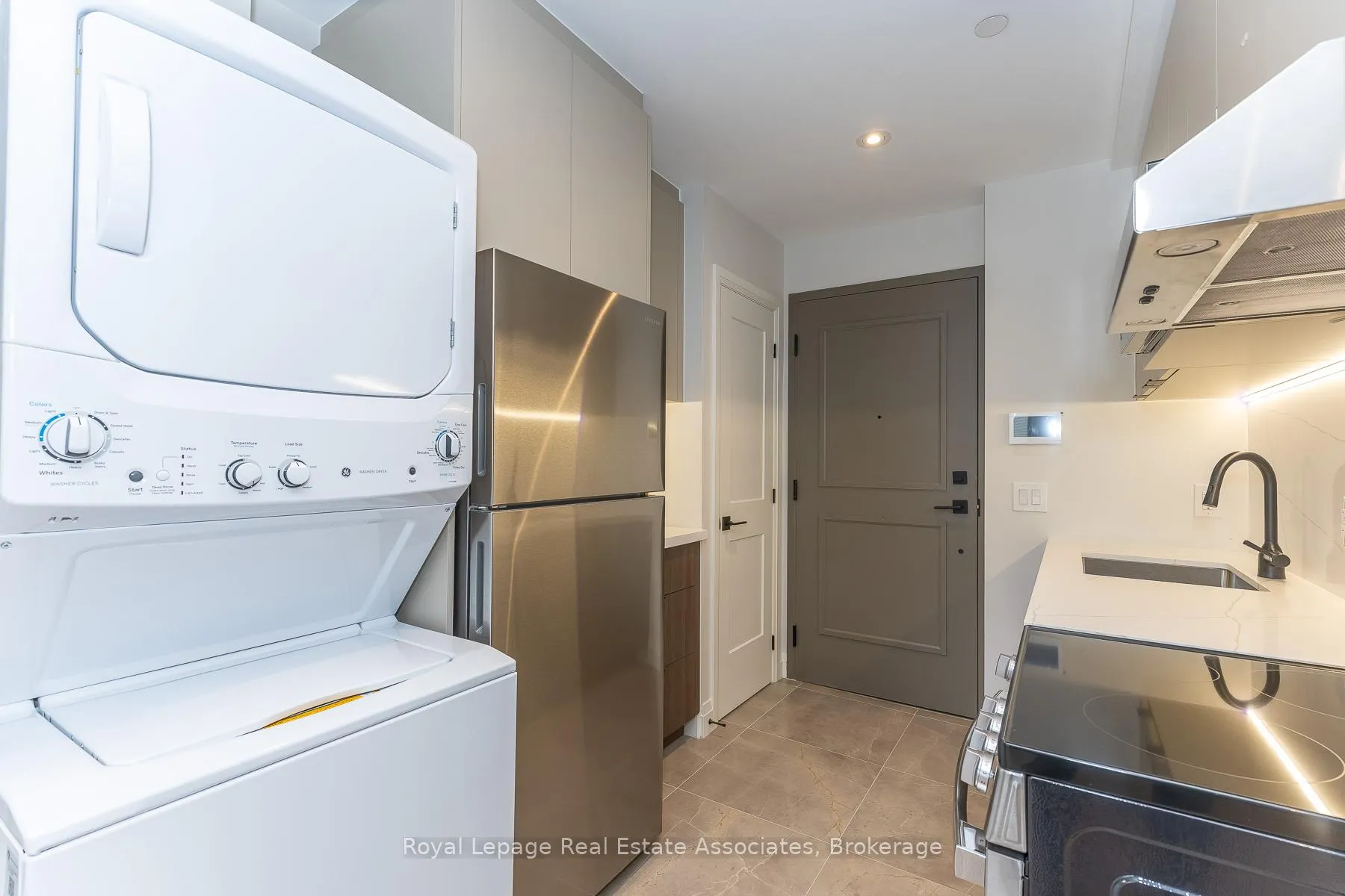 Photo 5 of Unit 302, 1000 Bathurst Street, Toronto, The Annex — HOMEH