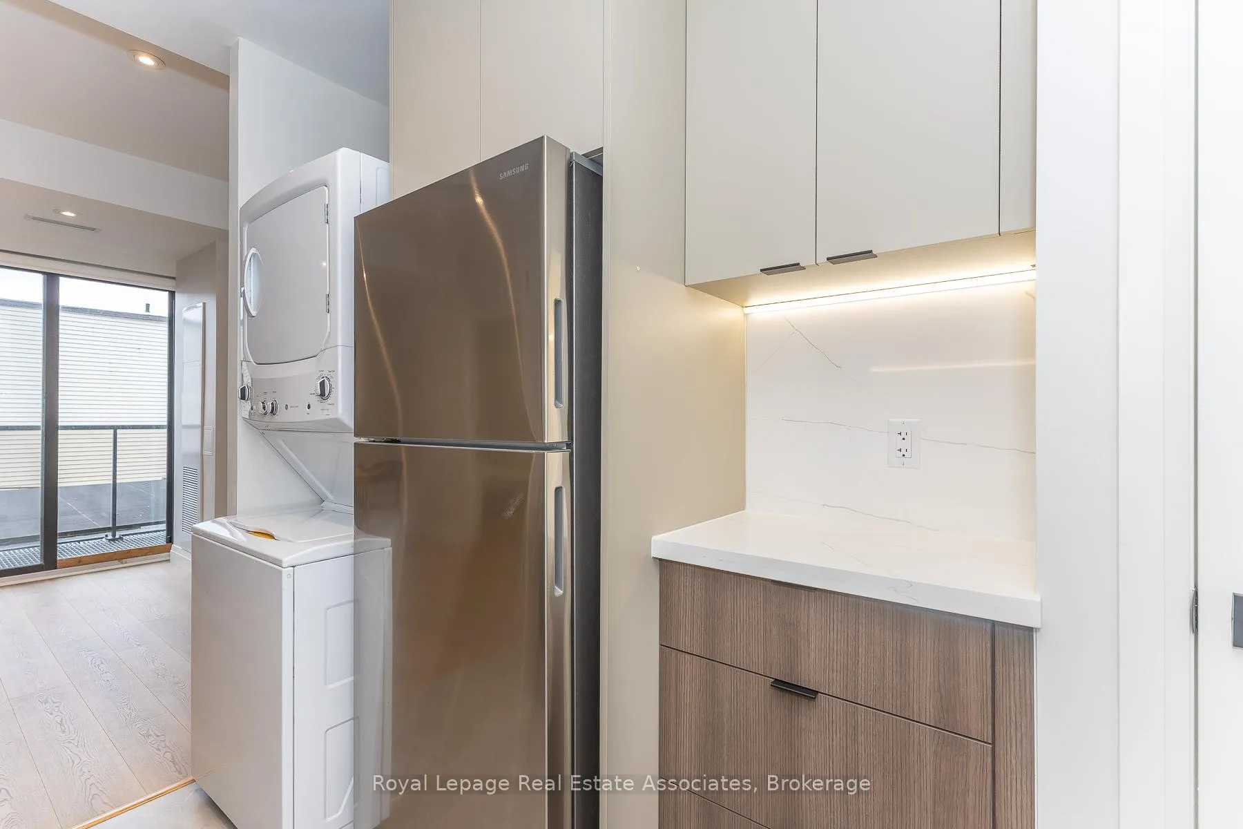 Photo 6 of Unit 302, 1000 Bathurst Street, Toronto, The Annex — HOMEH