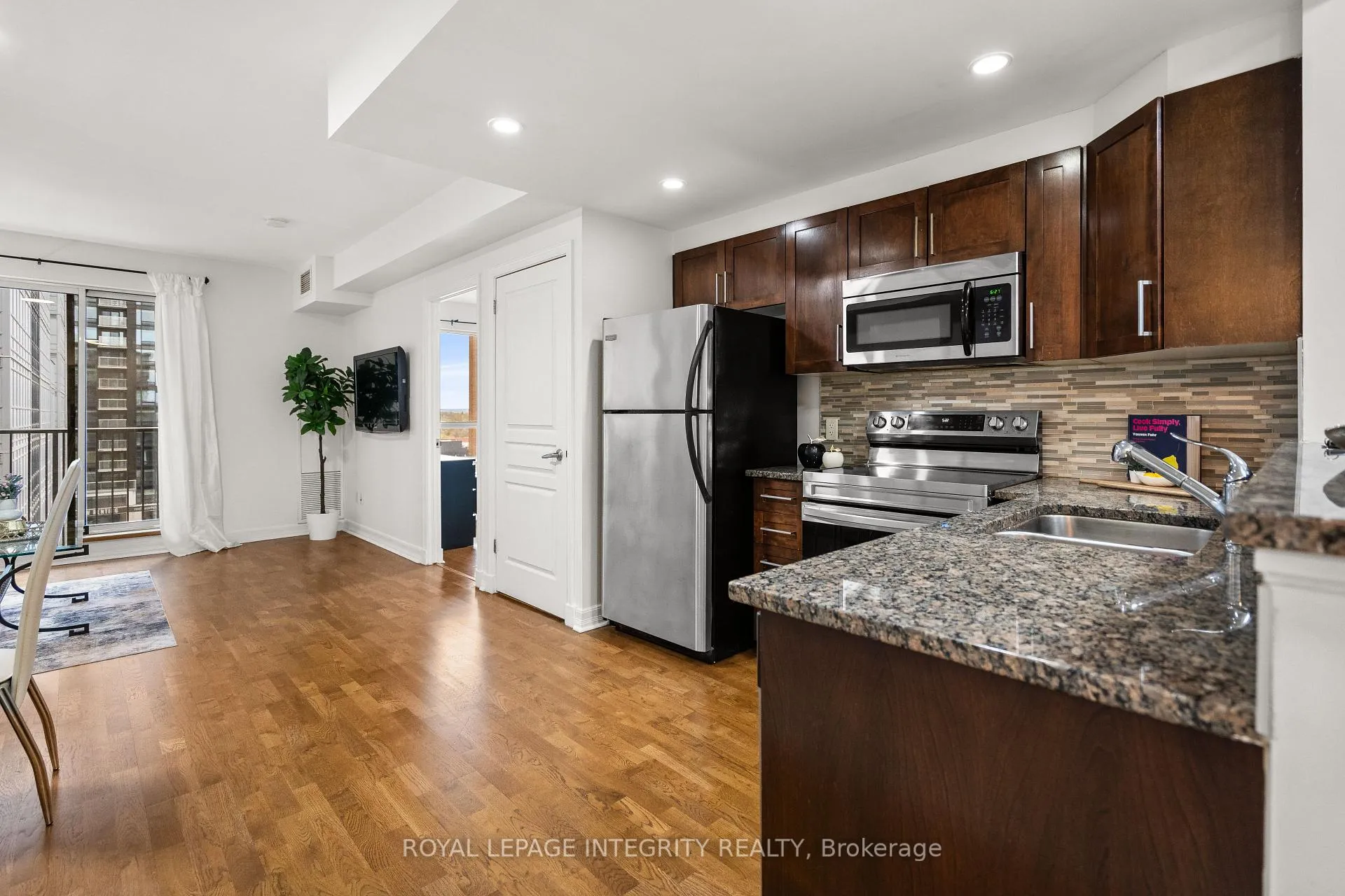 Photo 9 of Unit 710, 200 Besserer Street, Ottawa, Sandy Hill — HOMEH