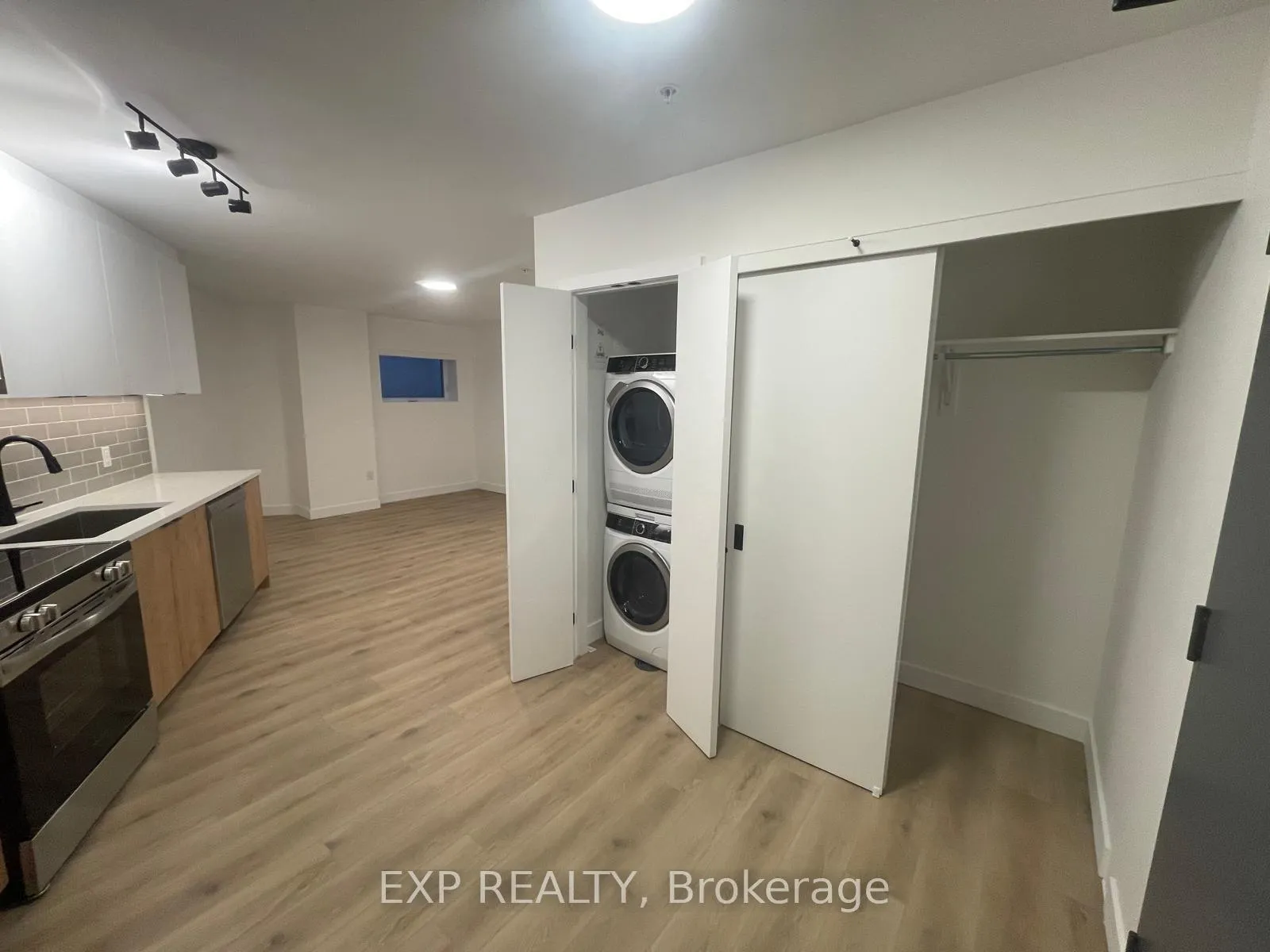 Photo 3 of Unit B15, 1600 James Naismith Drive, Ottawa, Pineview — HOMEH