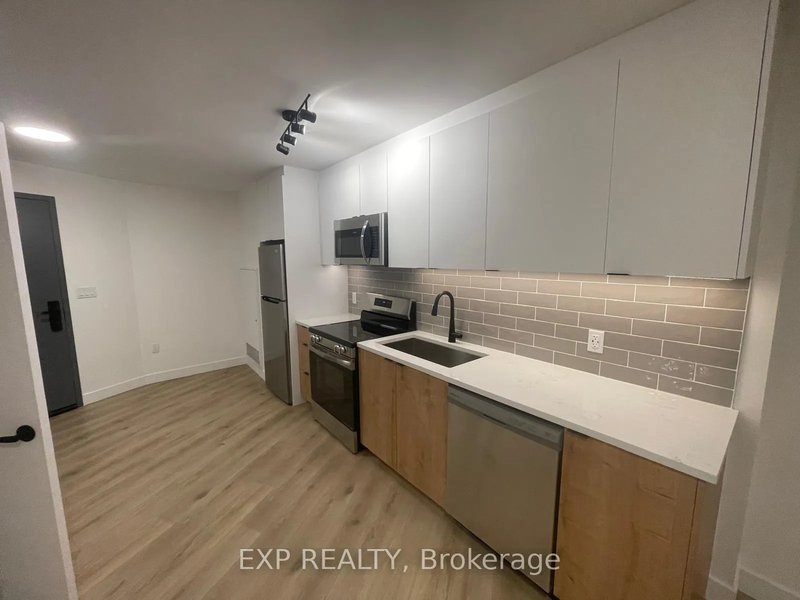 Photo 4 of Unit B15, 1600 James Naismith Drive, Ottawa, Pineview — HOMEH