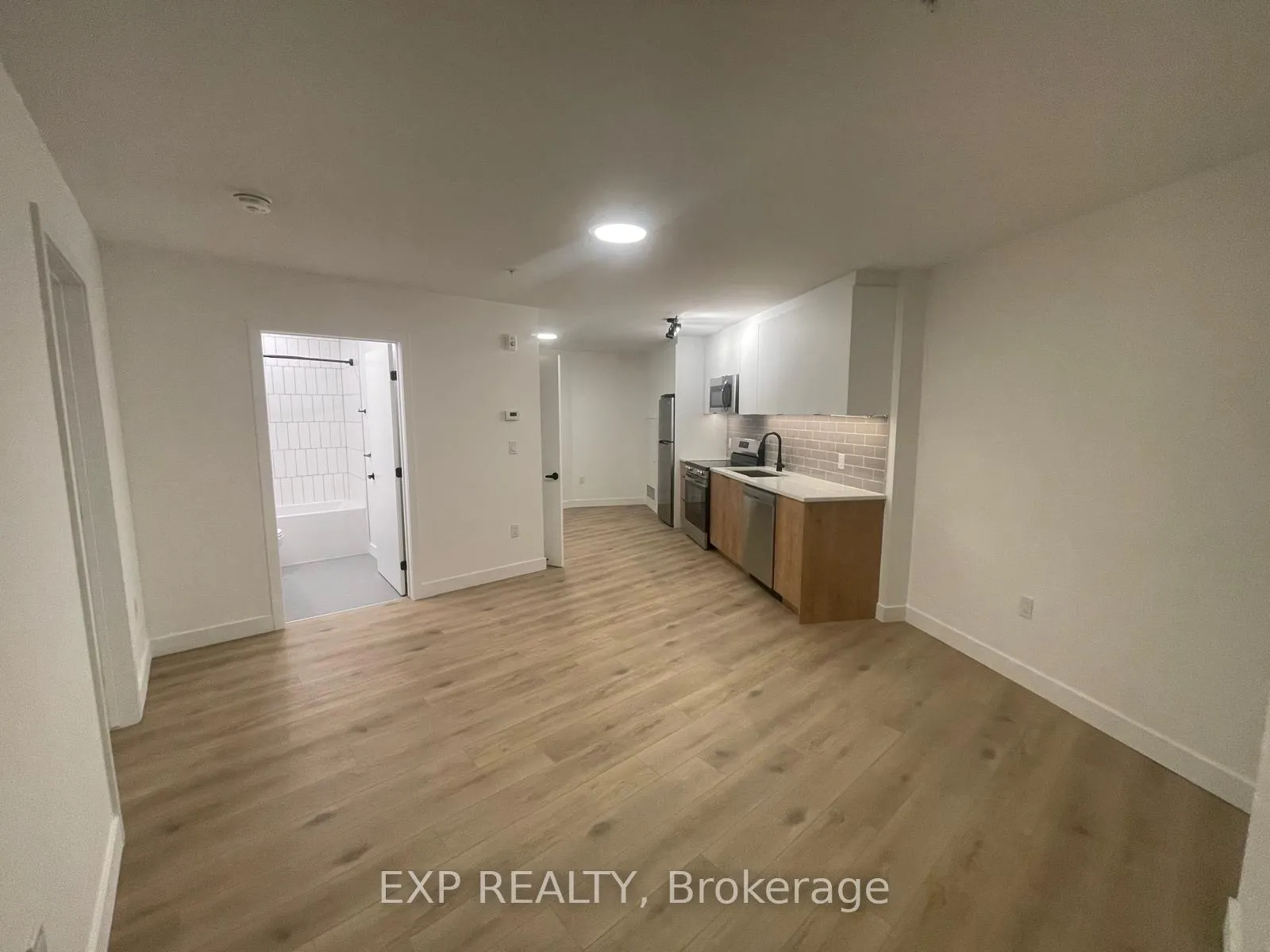 Photo 9 of Unit B15, 1600 James Naismith Drive, Ottawa, Pineview — HOMEH