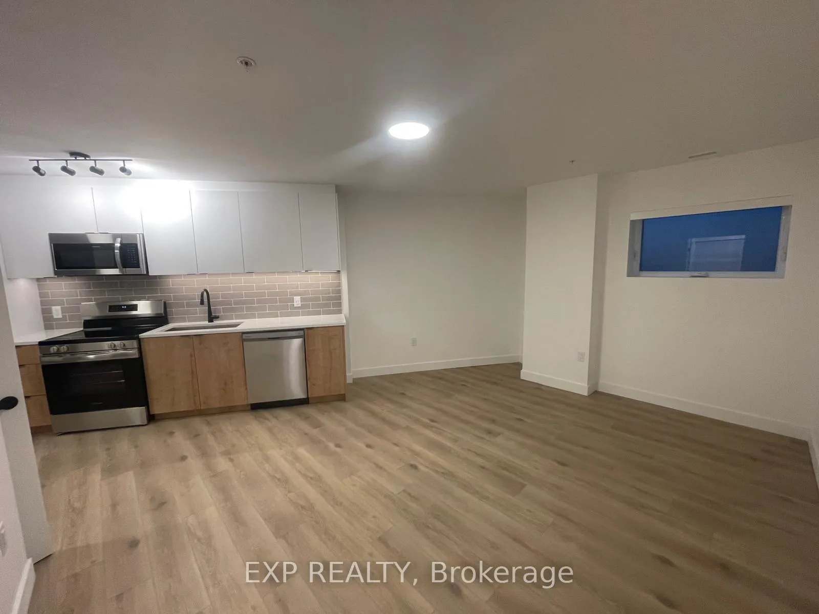 Photo 15 of Unit B15, 1600 James Naismith Drive, Ottawa, Pineview — HOMEH