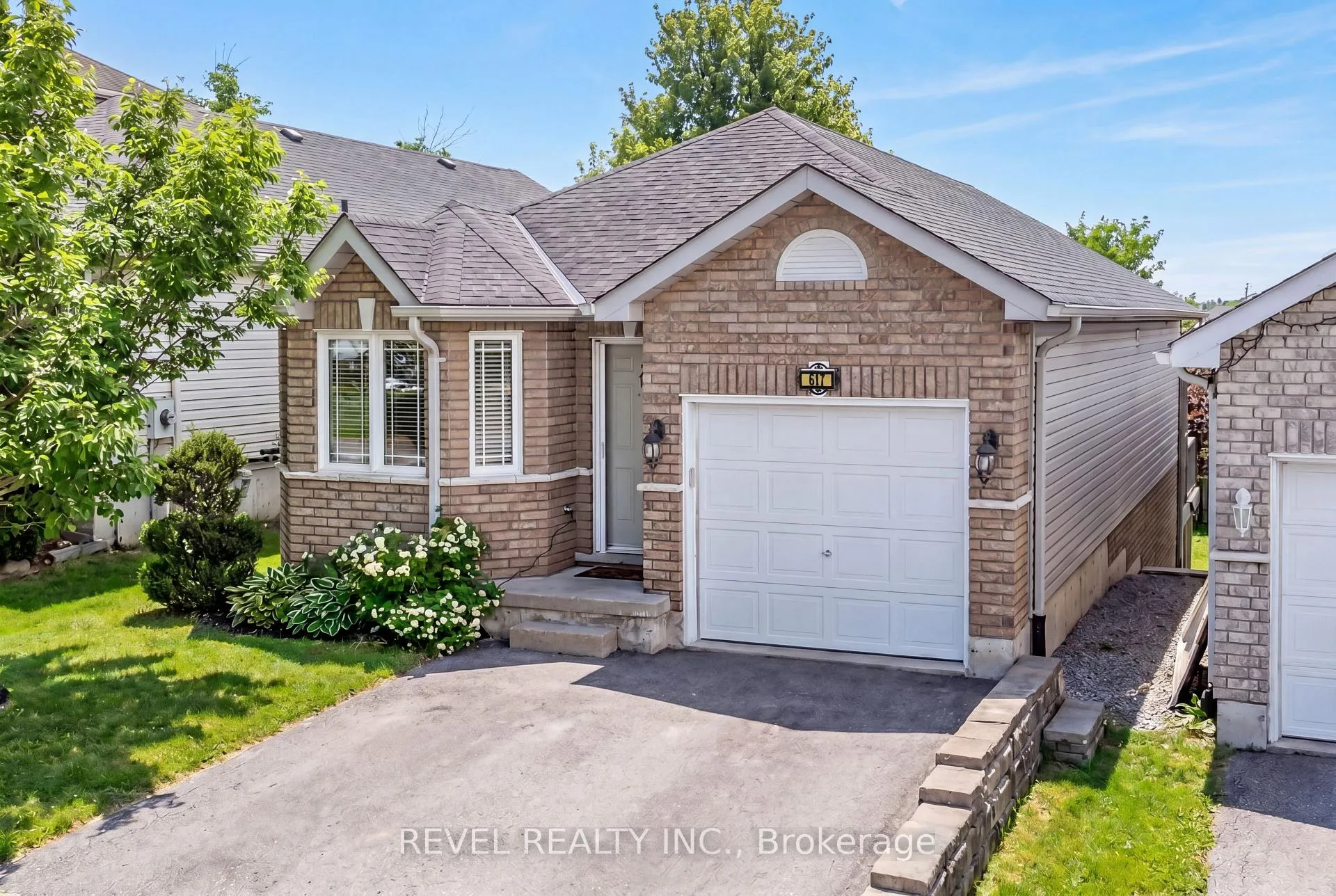 Photo 2 of 617 Clancy Crescent, Peterborough, Otonabee Ward 1 — HOMEH