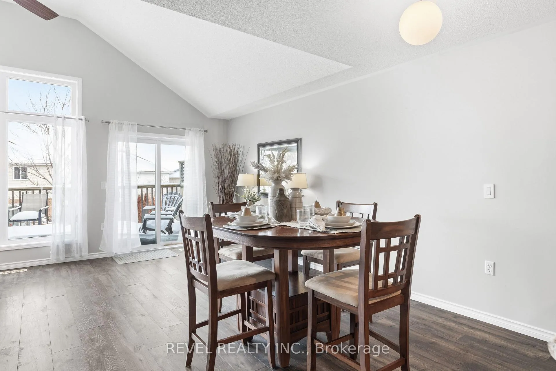 Photo 11 of 617 Clancy Crescent, Peterborough, Otonabee Ward 1 — HOMEH