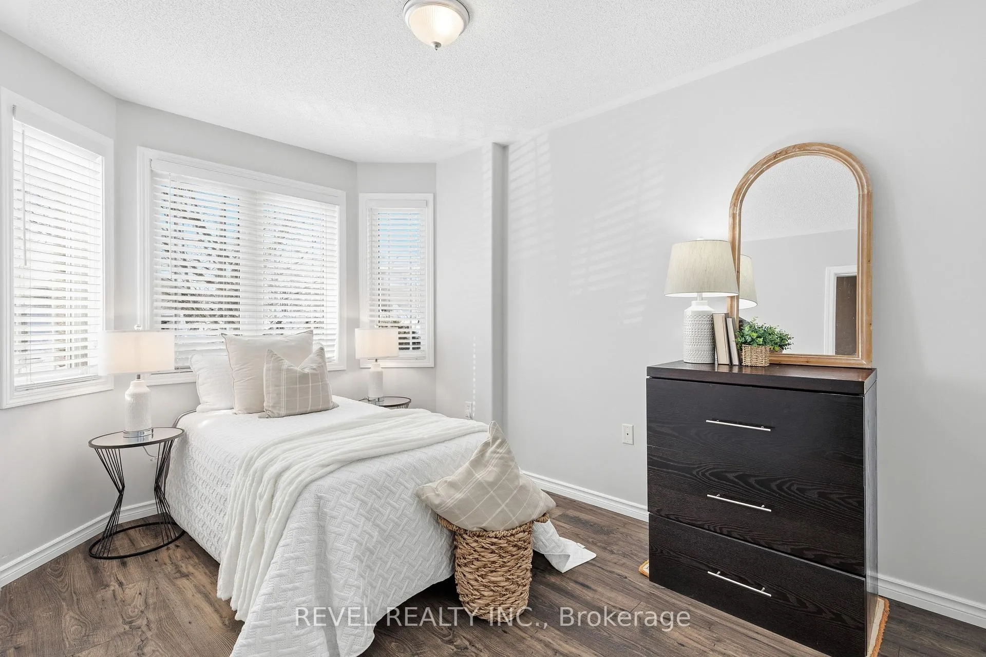 Photo 24 of 617 Clancy Crescent, Peterborough, Otonabee Ward 1 — HOMEH