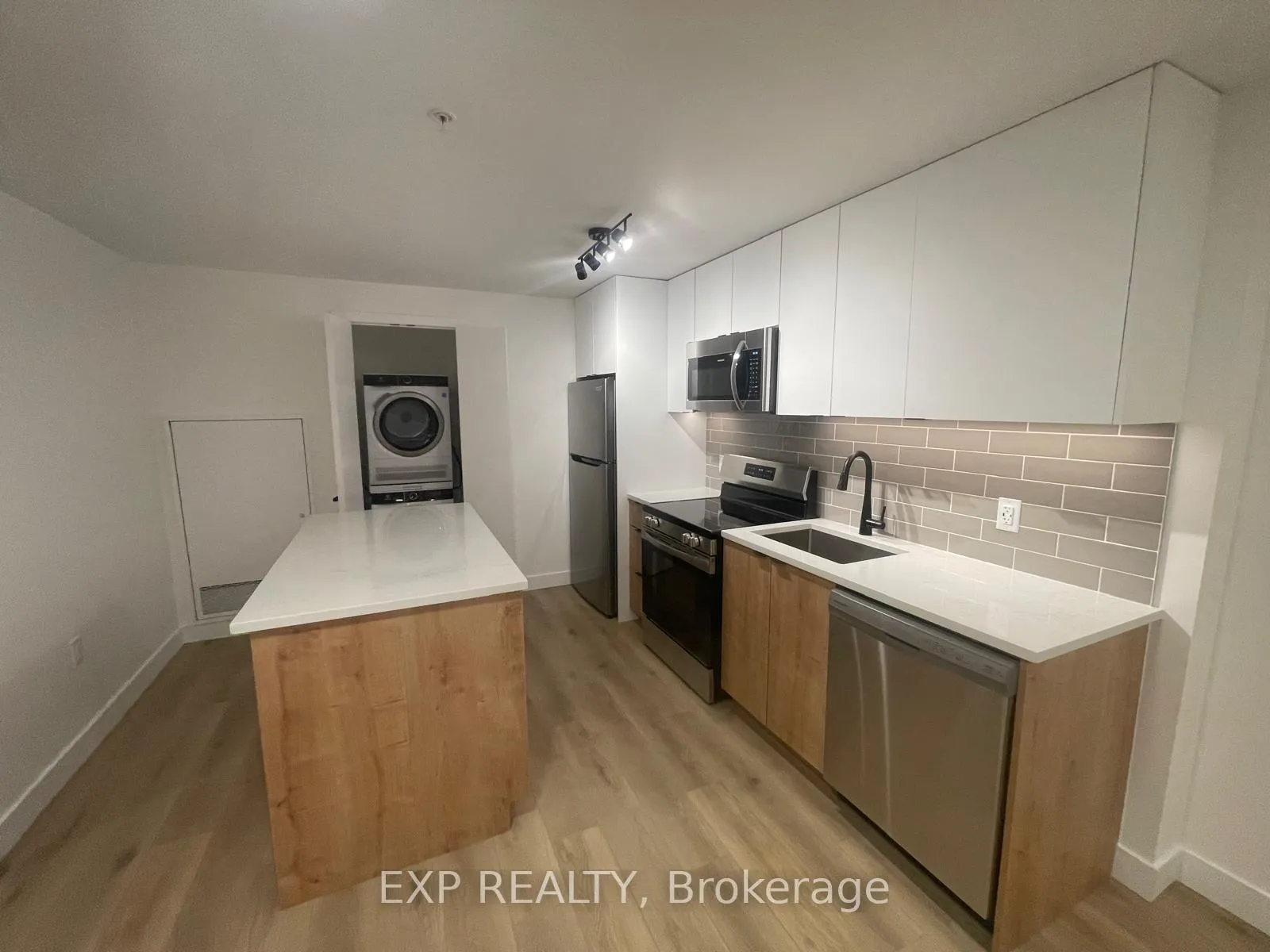 Photo 8 of Unit #B14, 1600 James Naismith Drive, Ottawa, Pineview — HOMEH