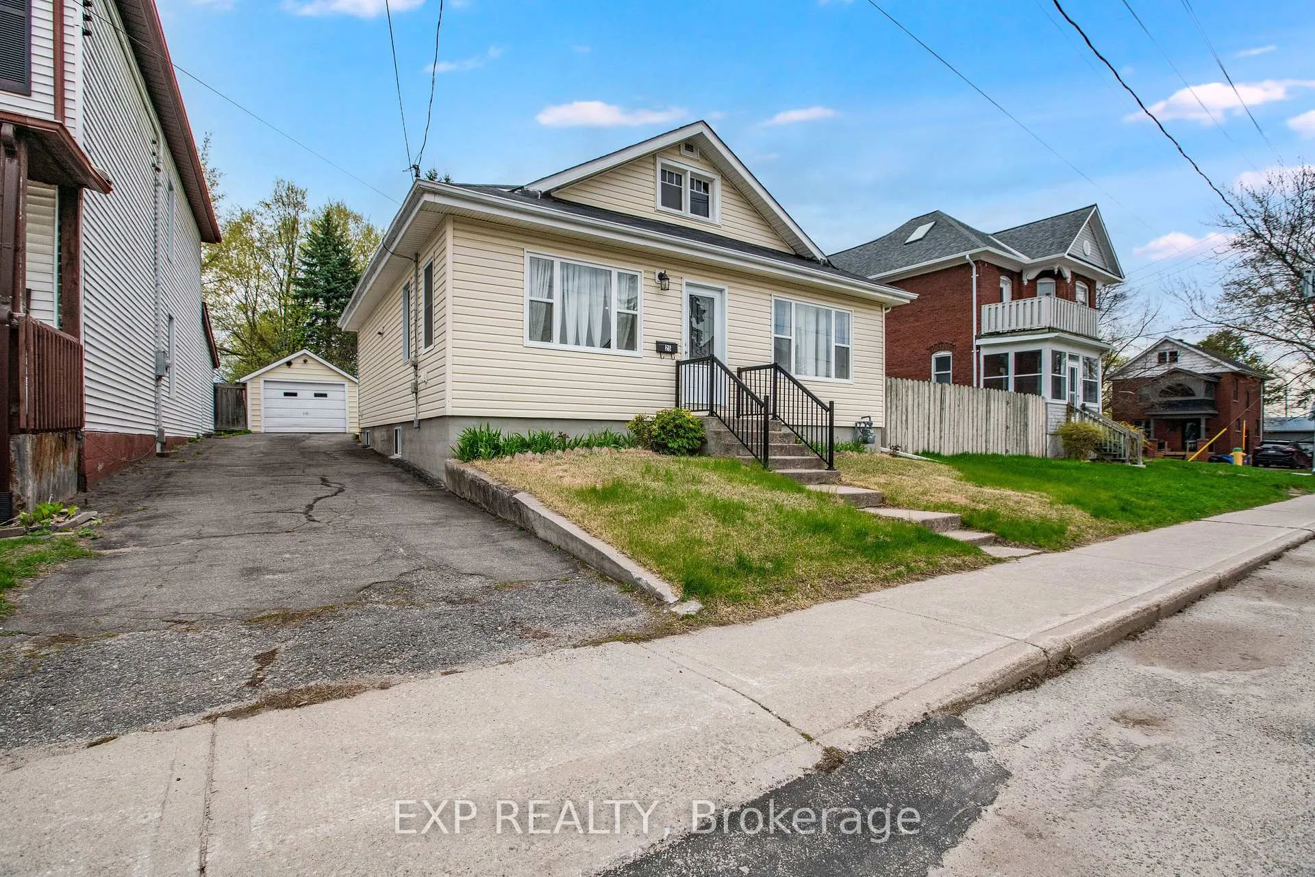 Photo 1 of 25 Mary Street S, Smiths Falls — HOMEH