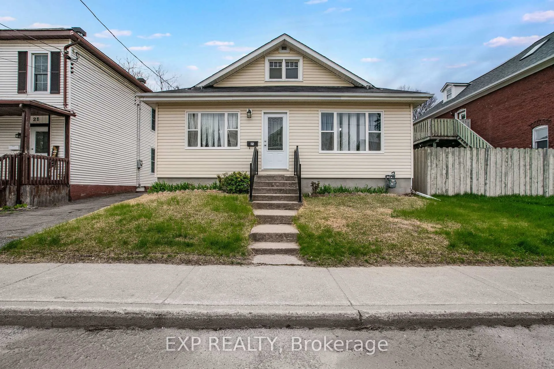 Photo 2 of 25 Mary Street S, Smiths Falls — HOMEH