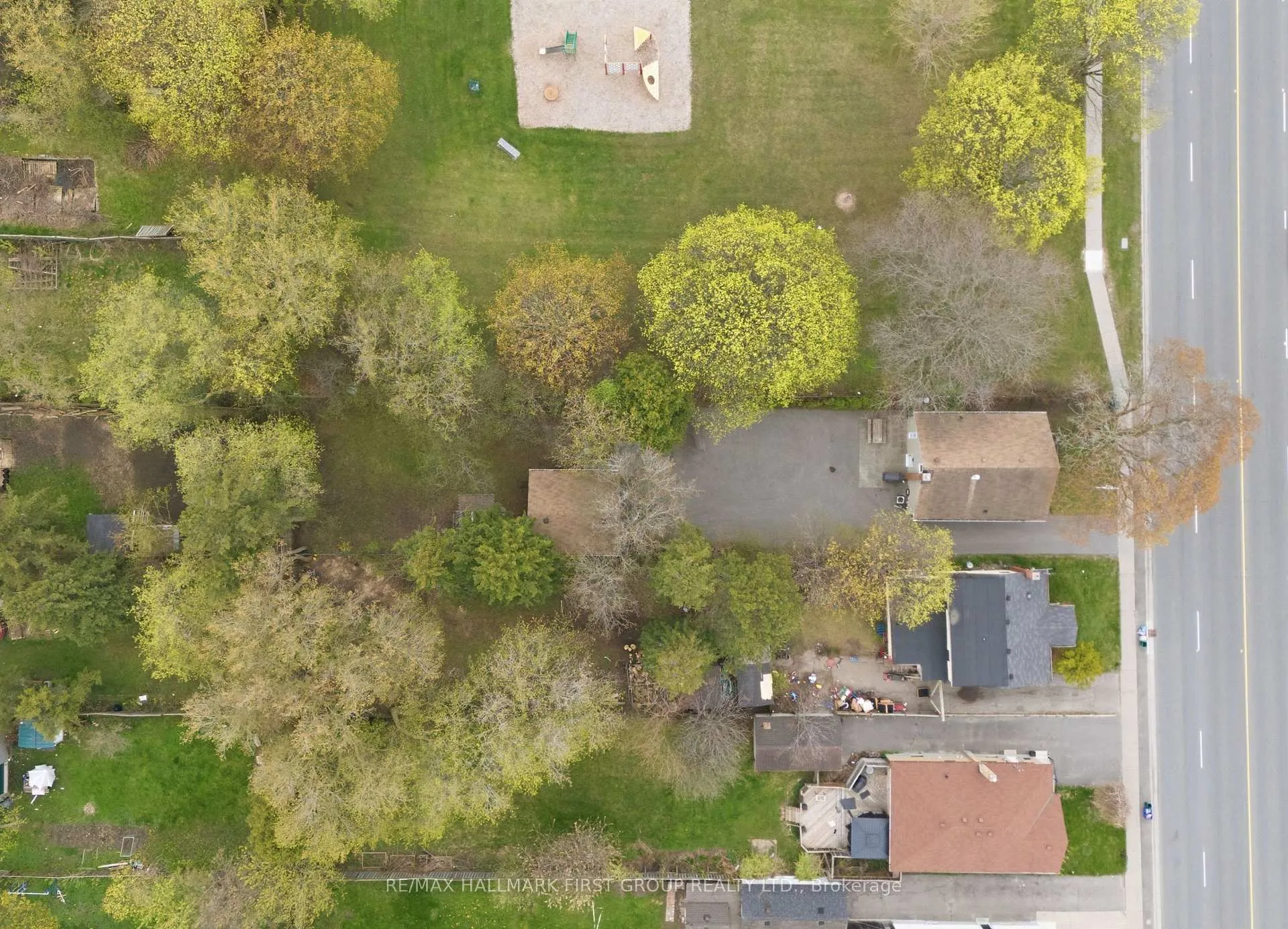 Photo 3 of 215 Park Road S, Oshawa, Vanier — HOMEH