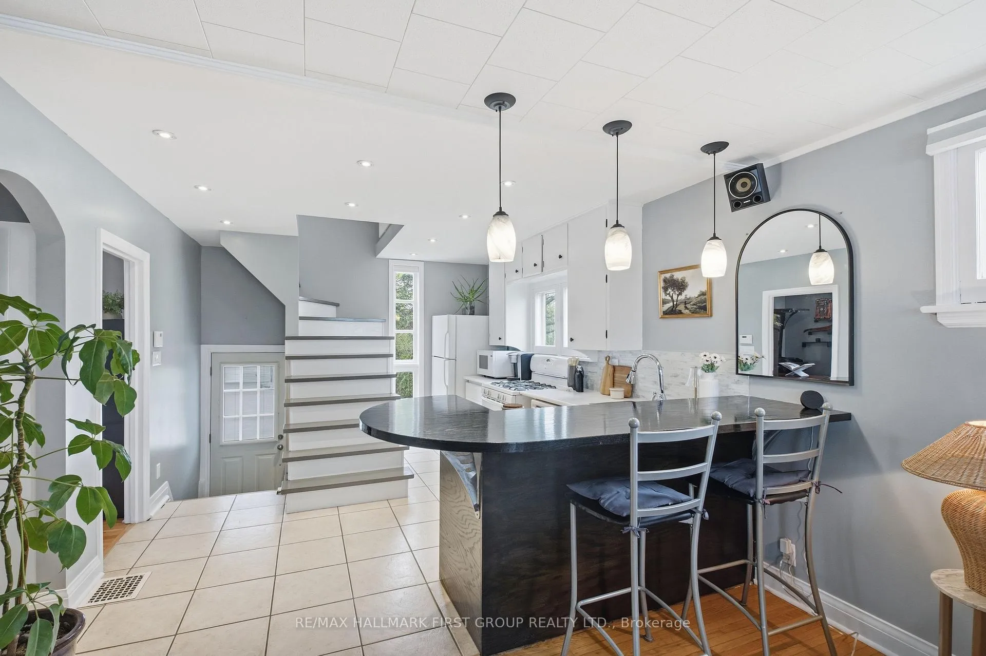 Photo 7 of 215 Park Road S, Oshawa, Vanier — HOMEH