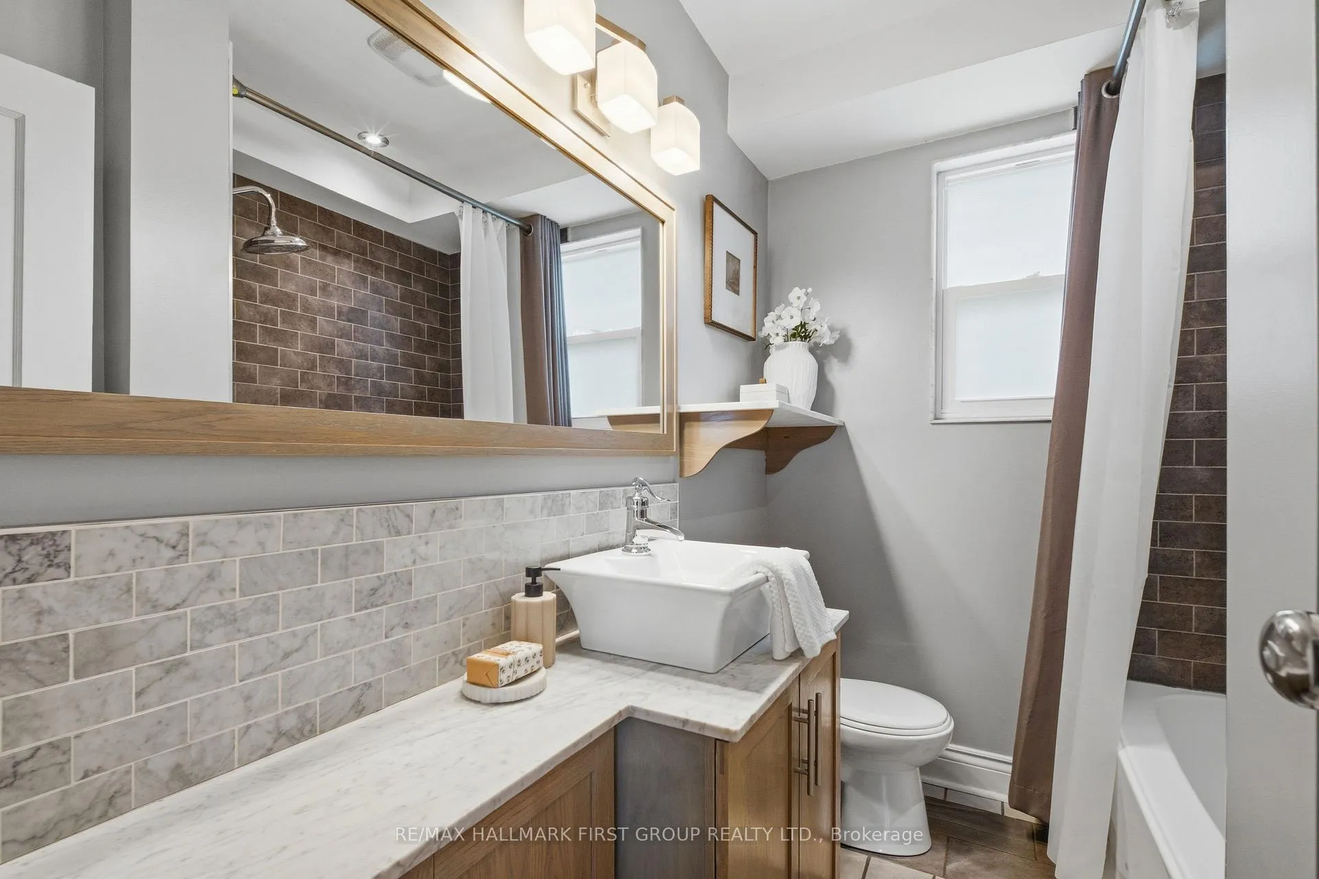 Photo 12 of 215 Park Road S, Oshawa, Vanier — HOMEH