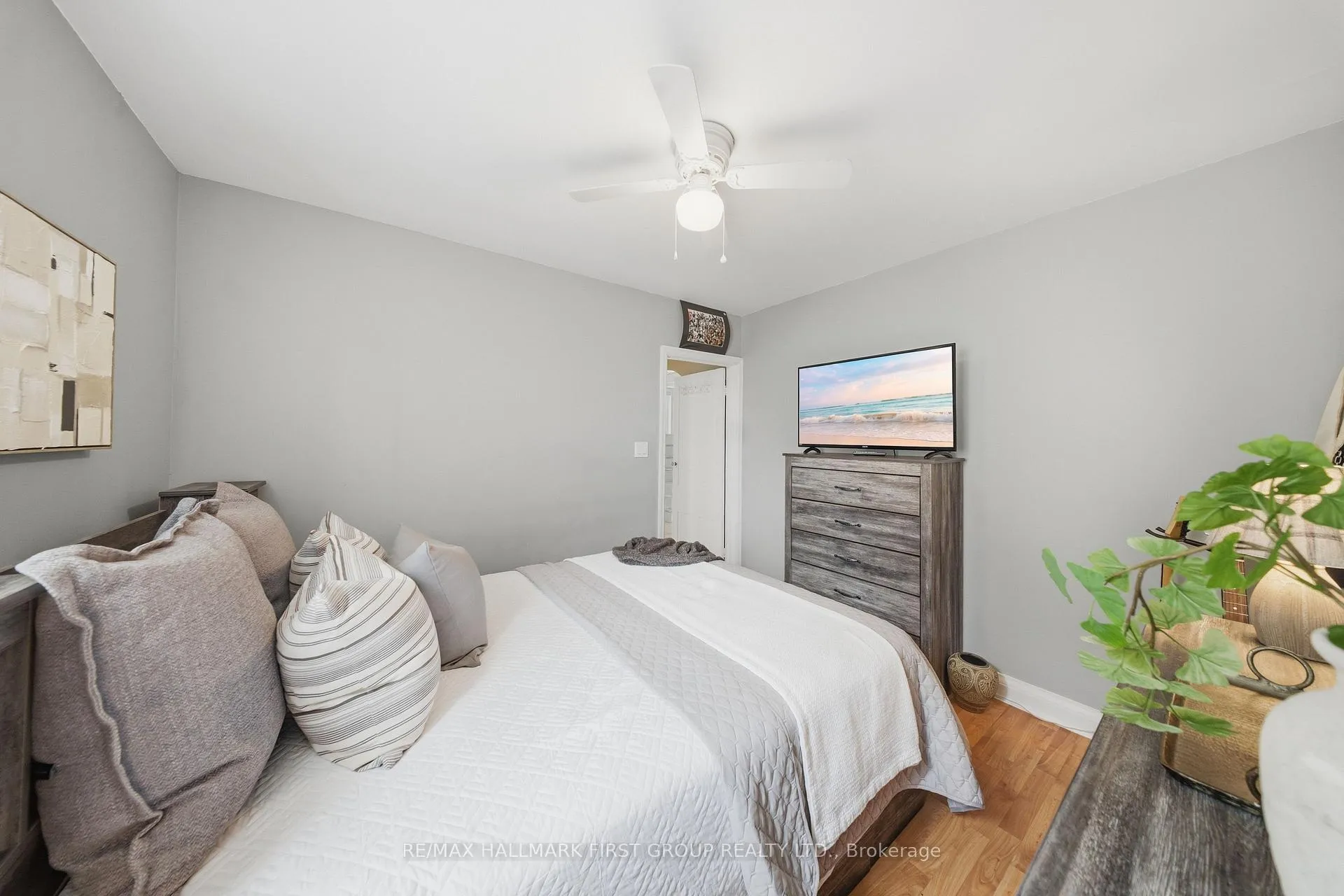 Photo 14 of 215 Park Road S, Oshawa, Vanier — HOMEH