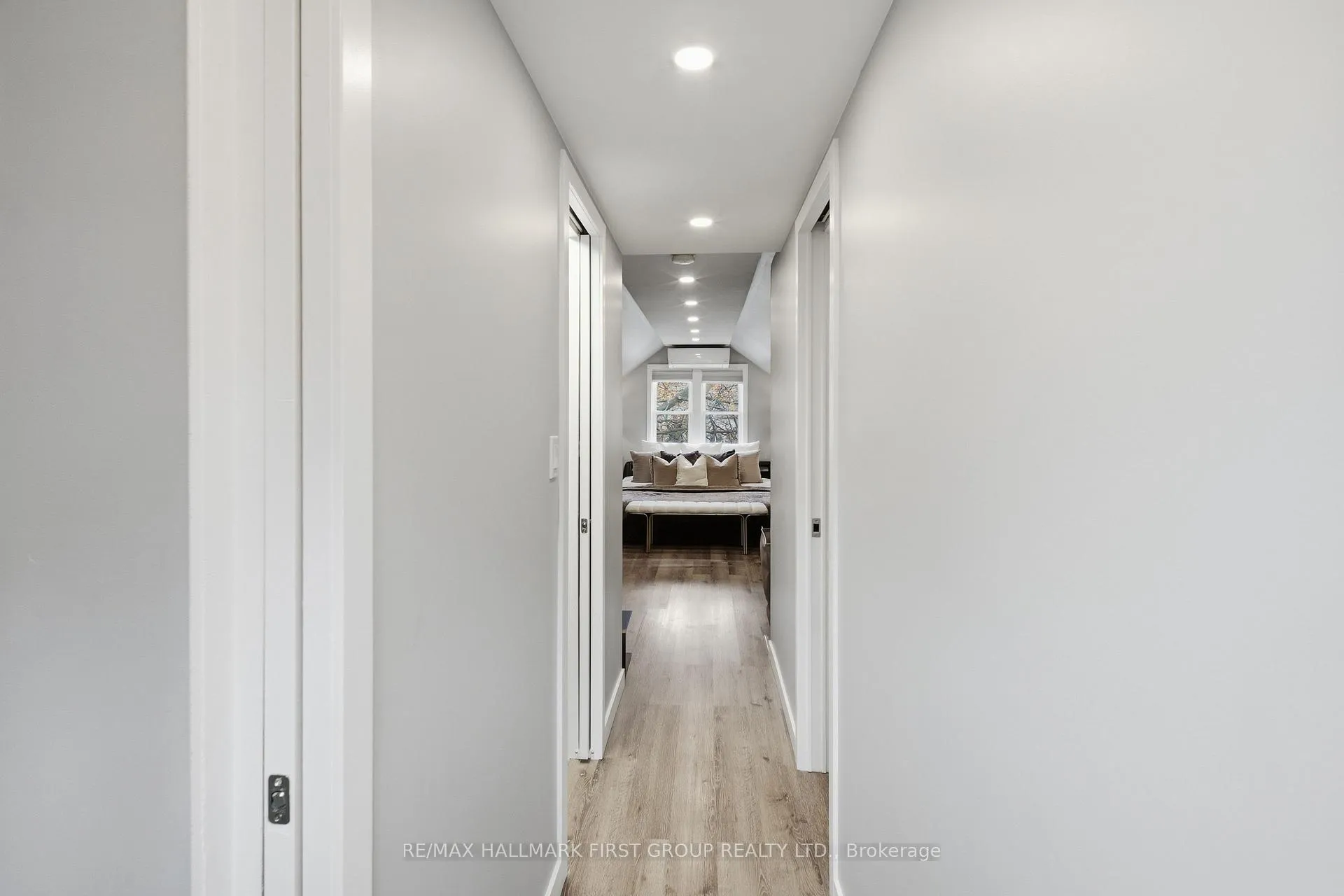 Photo 17 of 215 Park Road S, Oshawa, Vanier — HOMEH