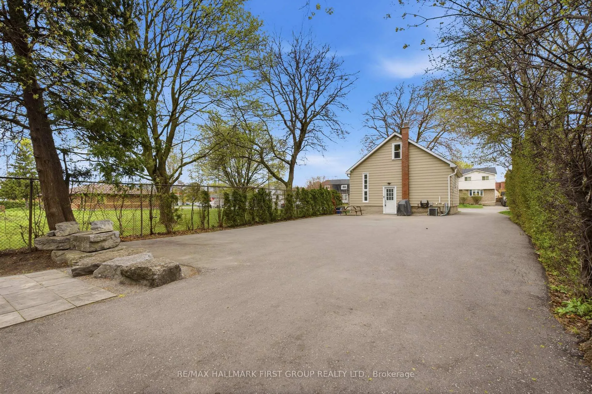 Photo 27 of 215 Park Road S, Oshawa, Vanier — HOMEH
