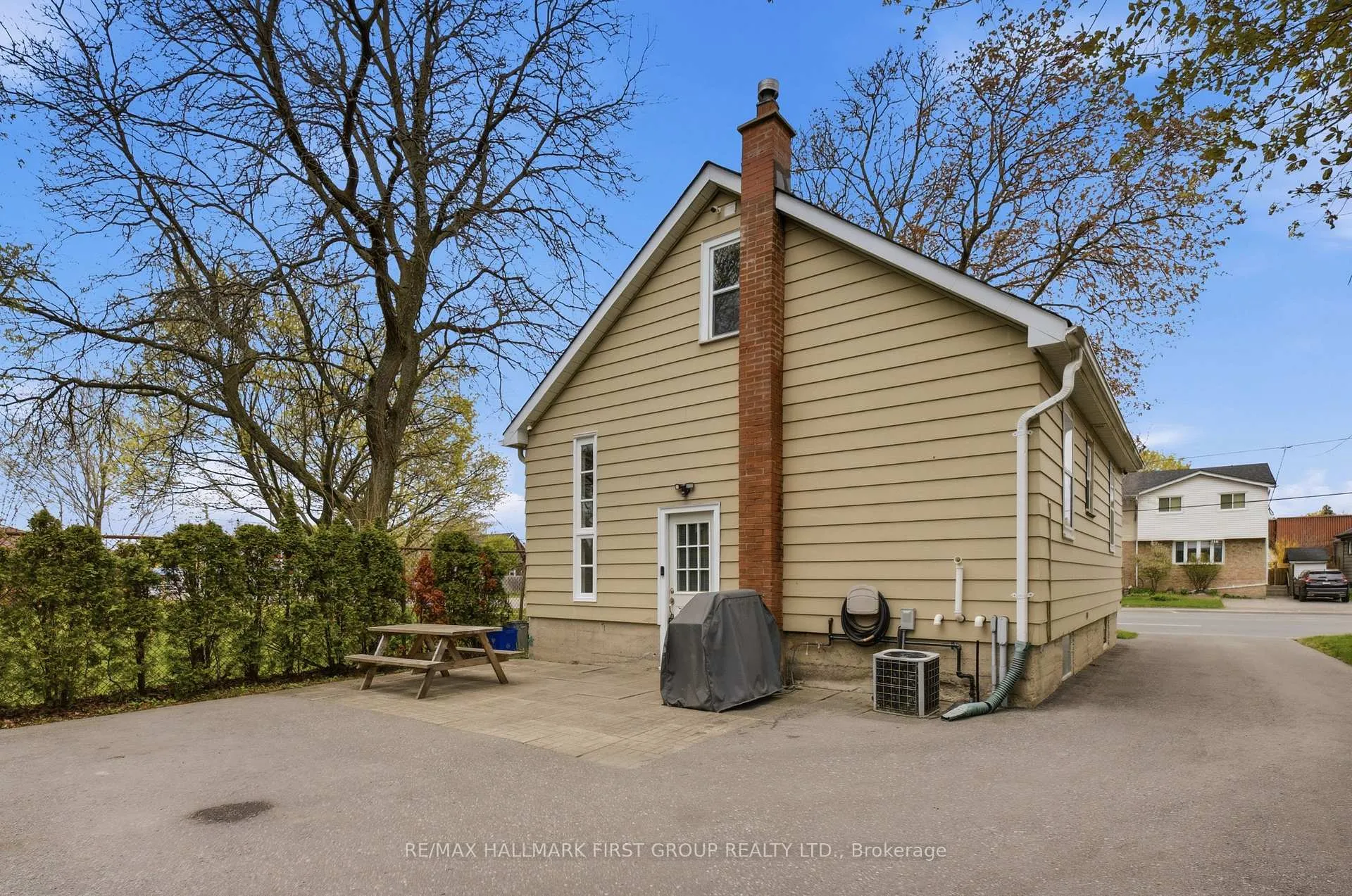 Photo 32 of 215 Park Road S, Oshawa, Vanier — HOMEH