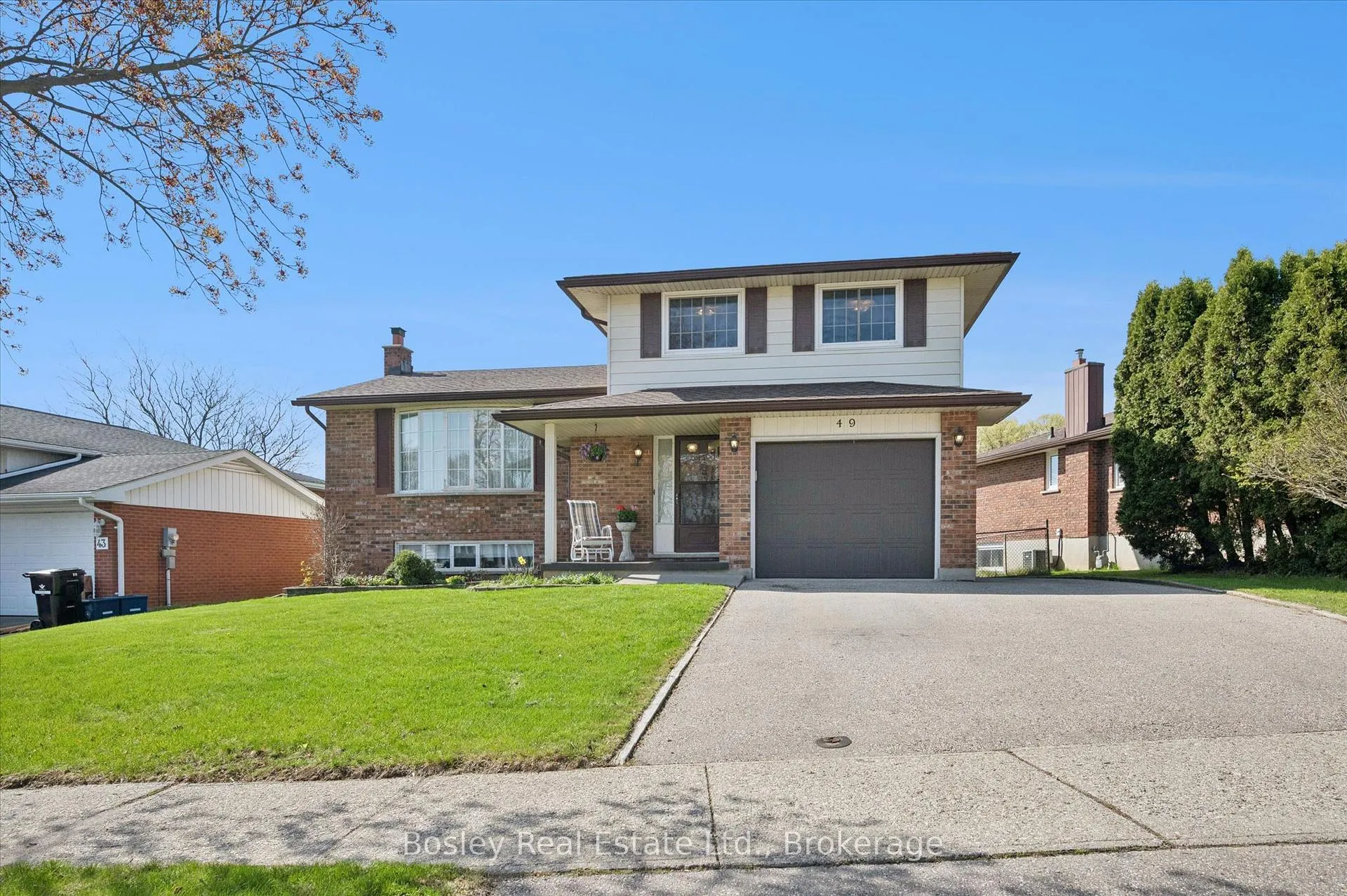 Photo 2 of 49 Ripley Crescent, Kitchener — HOMEH