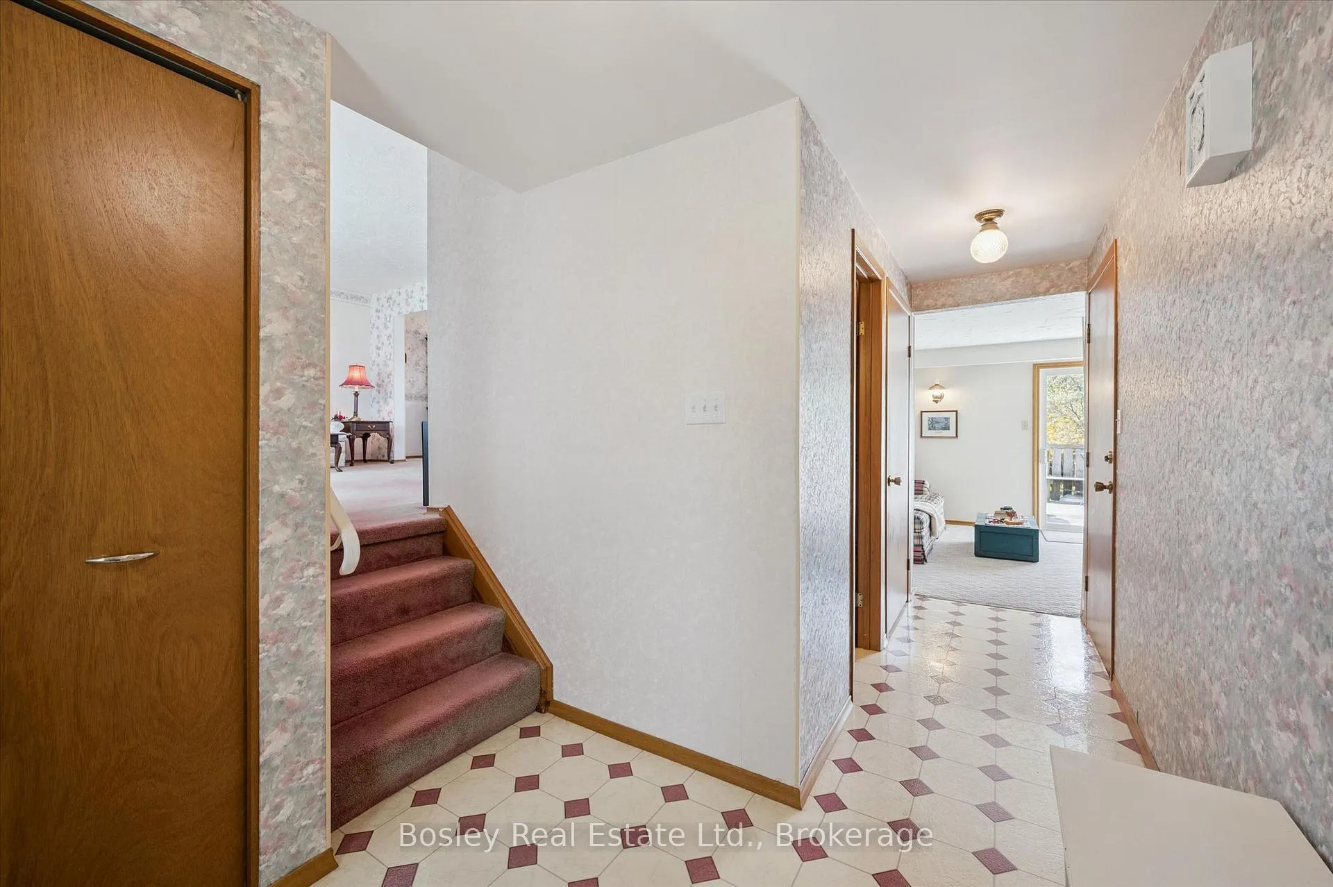 Photo 5 of 49 Ripley Crescent, Kitchener — HOMEH