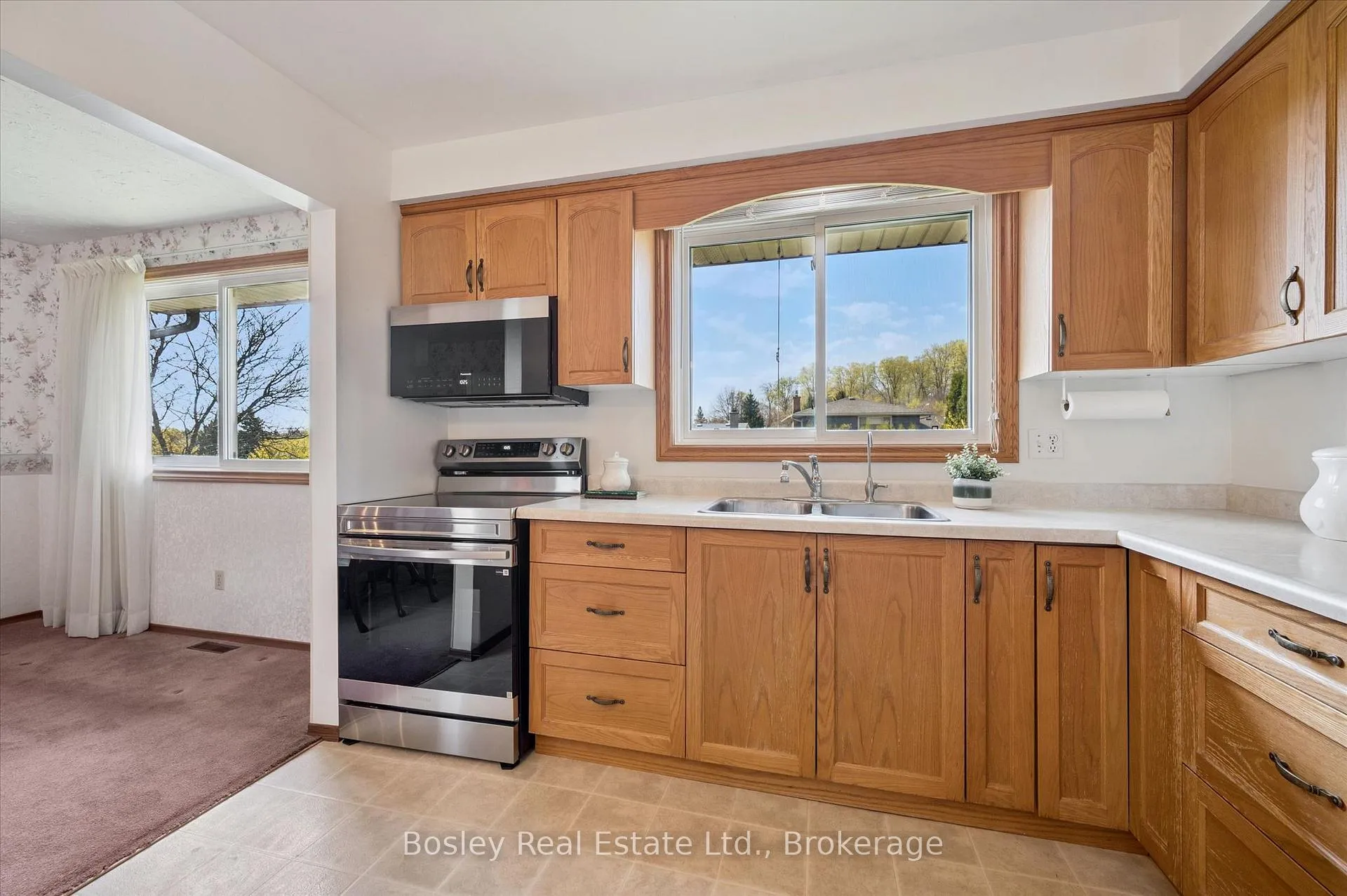 Photo 11 of 49 Ripley Crescent, Kitchener — HOMEH