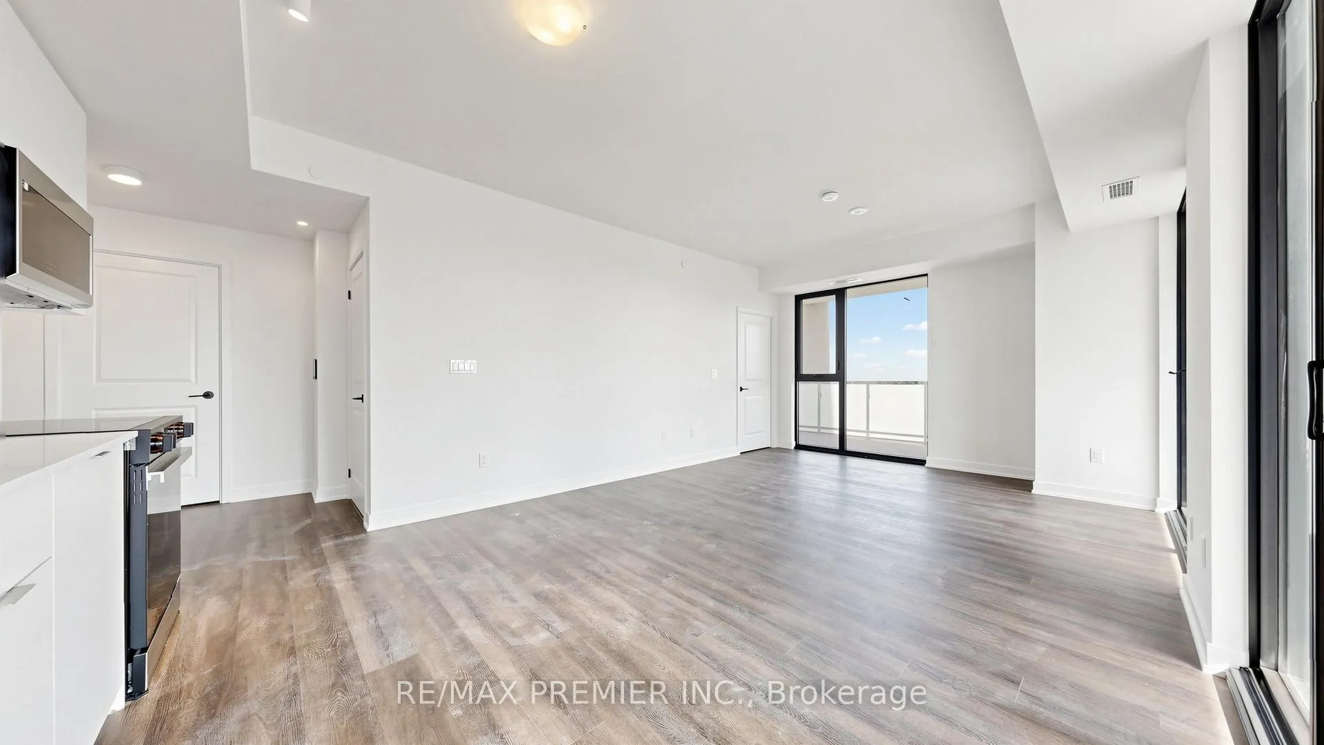 Photo 5 of Unit 1108, 2075 Lakeshore Road, Burlington, Brant — HOMEH