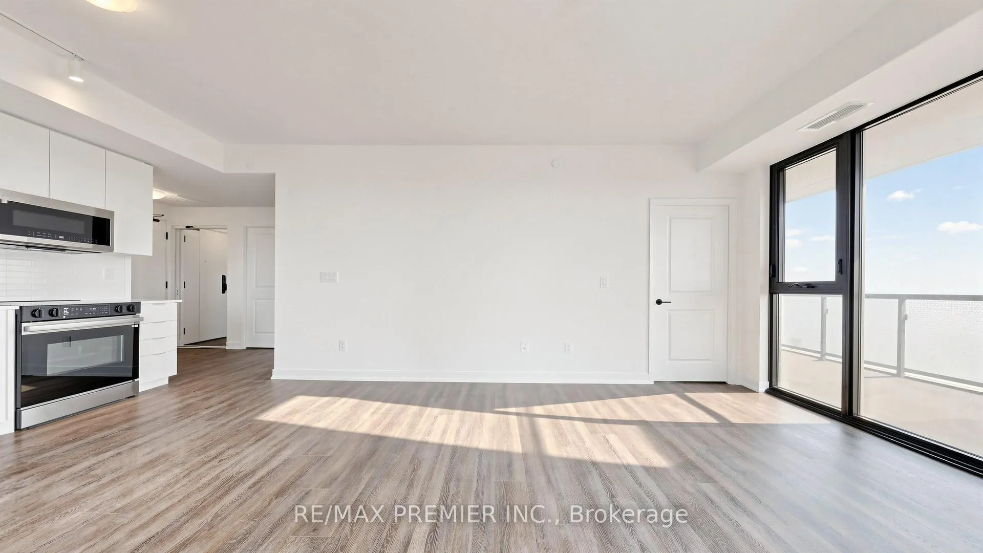 Photo 10 of Unit 1108, 2075 Lakeshore Road, Burlington, Brant — HOMEH