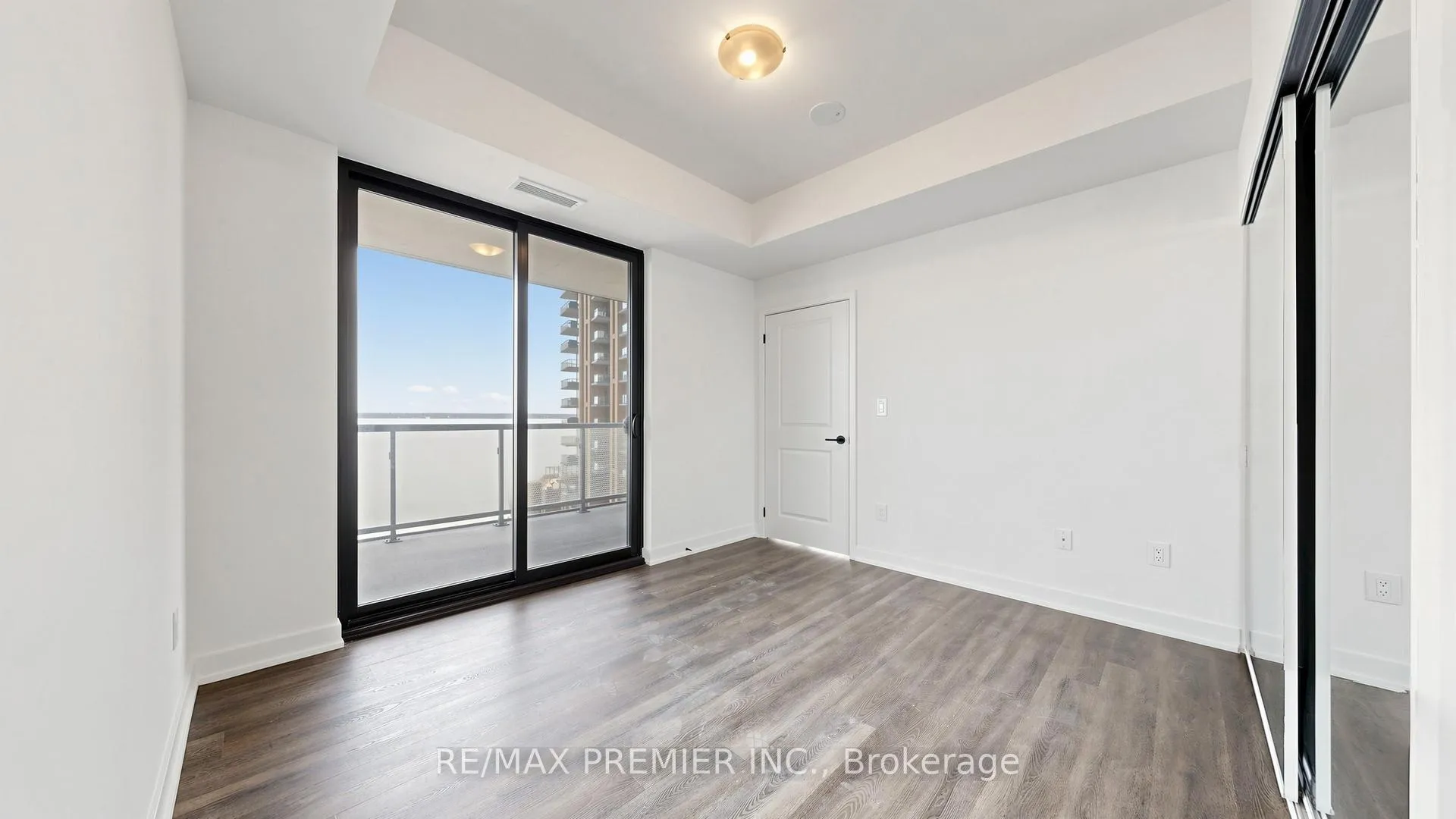 Photo 15 of Unit 1108, 2075 Lakeshore Road, Burlington, Brant — HOMEH
