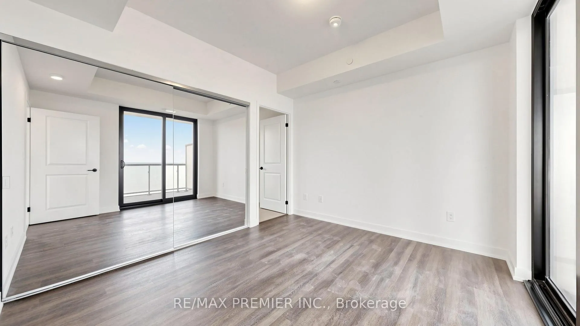Photo 17 of Unit 1108, 2075 Lakeshore Road, Burlington, Brant — HOMEH