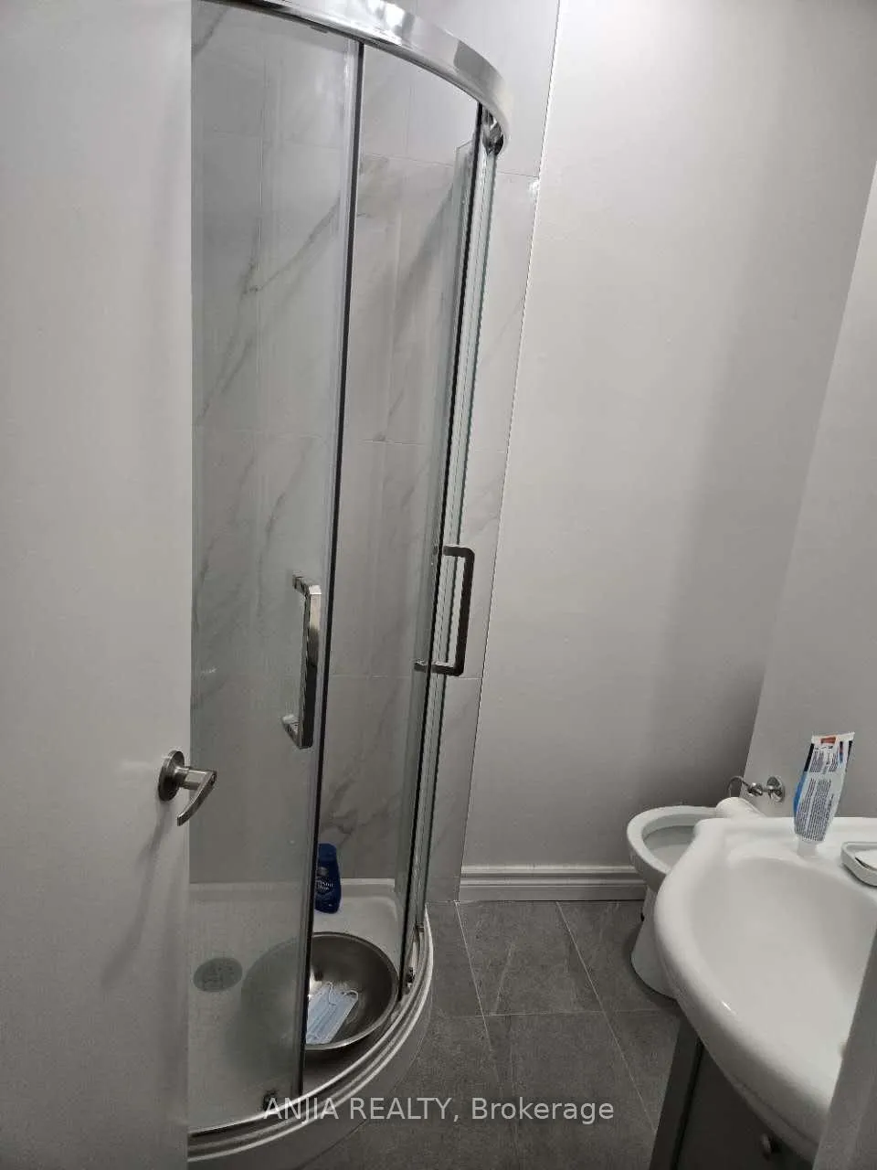 Photo 2 of Unit Main#2, 58 Kitchener Road, Scarborough, West Hill — HOMEH