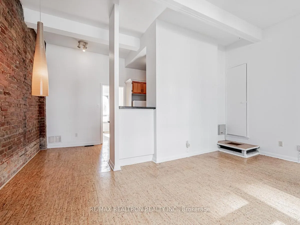 Photo 3 of Unit 3rd Fl., 6 Clarence Square, Toronto, Waterfront Communities — HOMEH