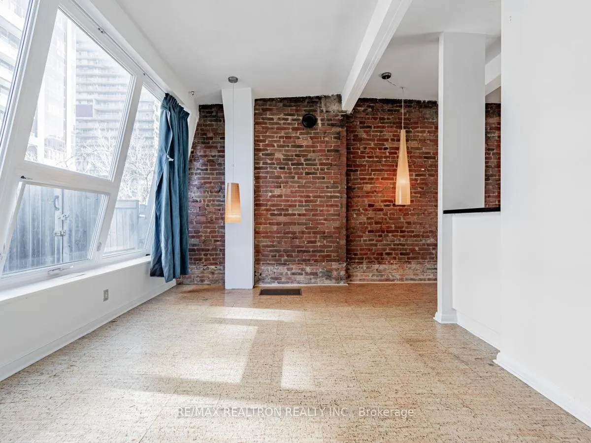 Photo 5 of Unit 3rd Fl., 6 Clarence Square, Toronto, Waterfront Communities — HOMEH