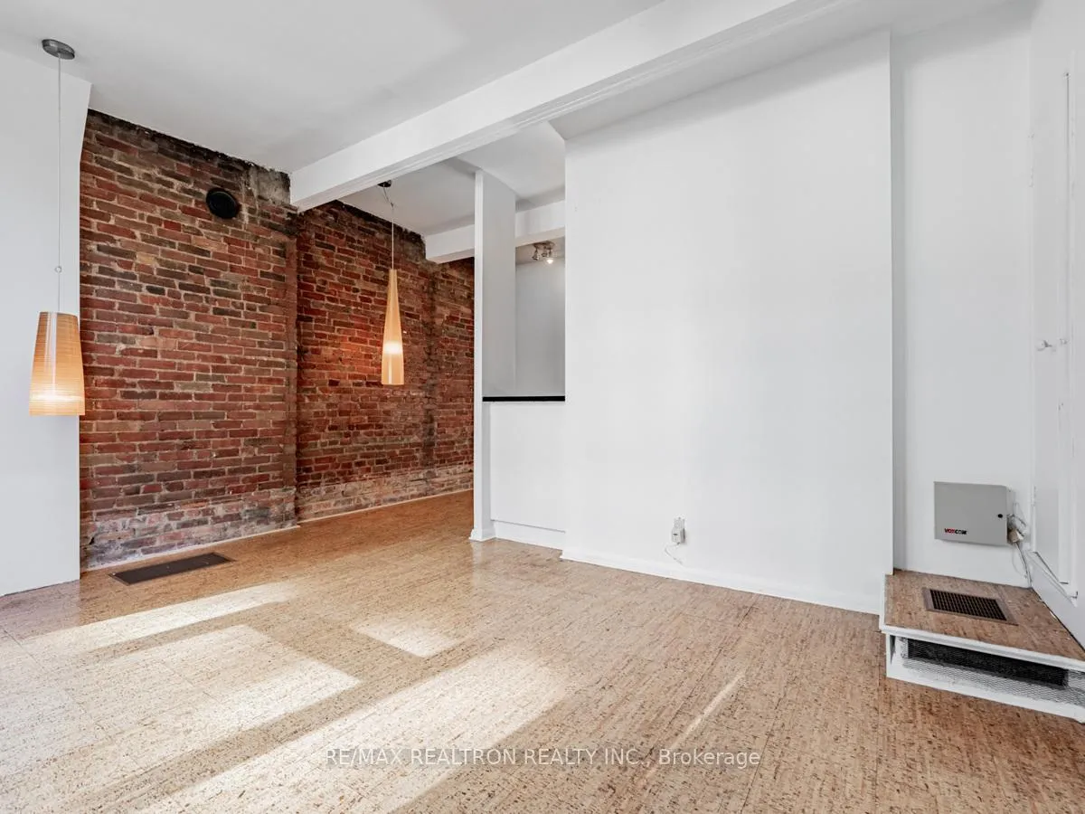 Photo 6 of Unit 3rd Fl., 6 Clarence Square, Toronto, Waterfront Communities — HOMEH