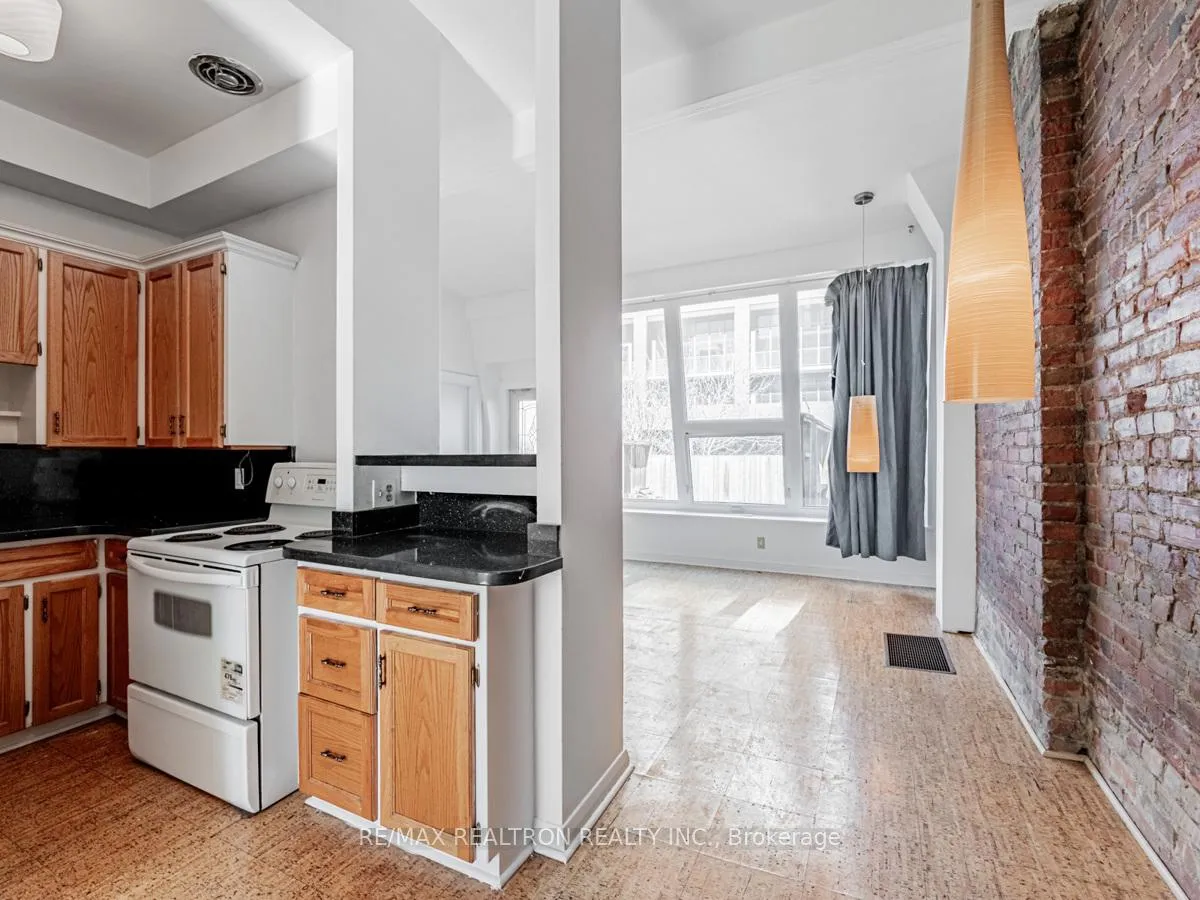 Photo 8 of Unit 3rd Fl., 6 Clarence Square, Toronto, Waterfront Communities — HOMEH