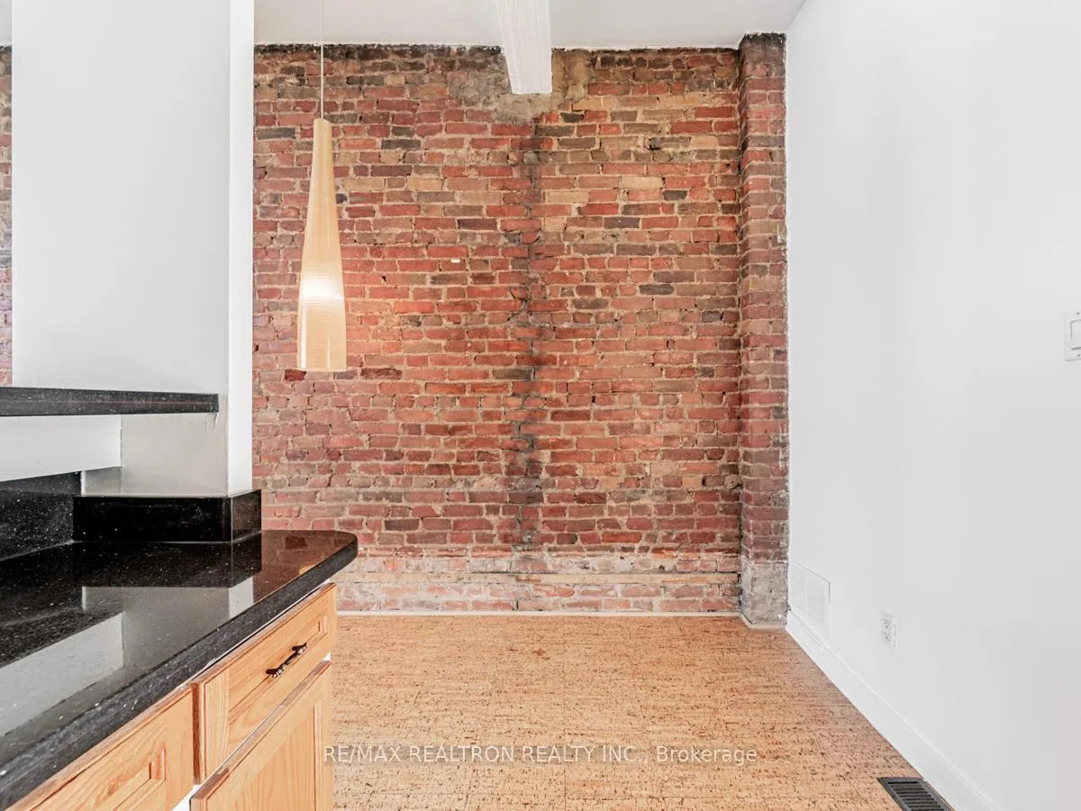 Photo 9 of Unit 3rd Fl., 6 Clarence Square, Toronto, Waterfront Communities — HOMEH
