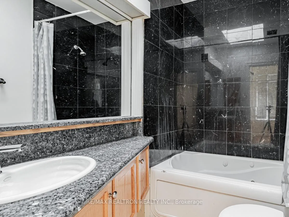 Photo 16 of Unit 3rd Fl., 6 Clarence Square, Toronto, Waterfront Communities — HOMEH