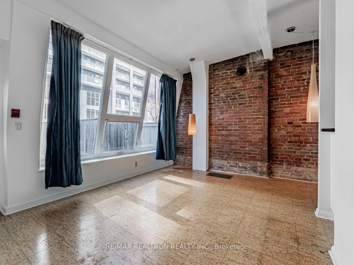 Photo 17 of Unit 3rd Fl., 6 Clarence Square, Toronto, Waterfront Communities — HOMEH